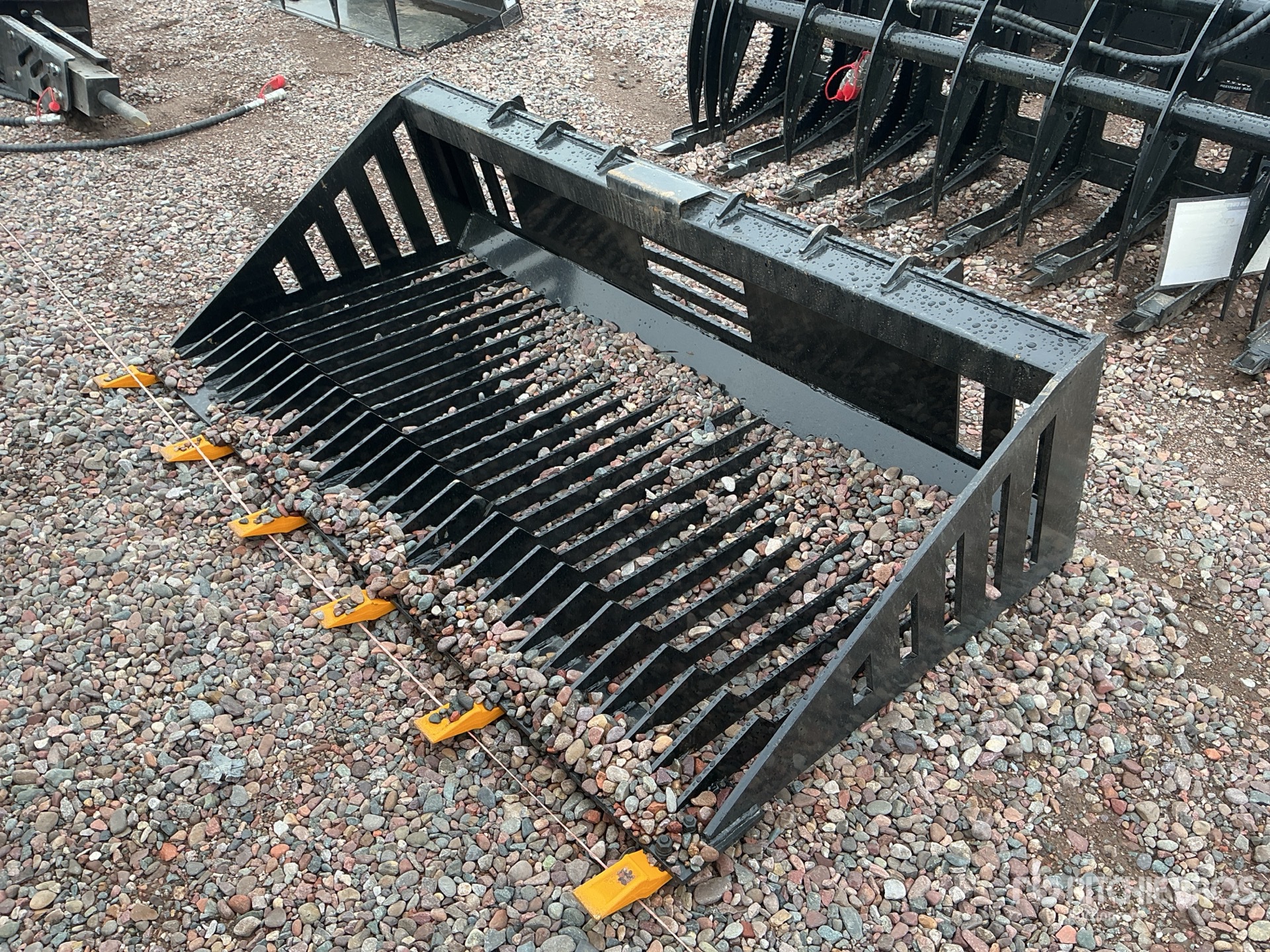 General Appearance with Bild, Ecke vorne links