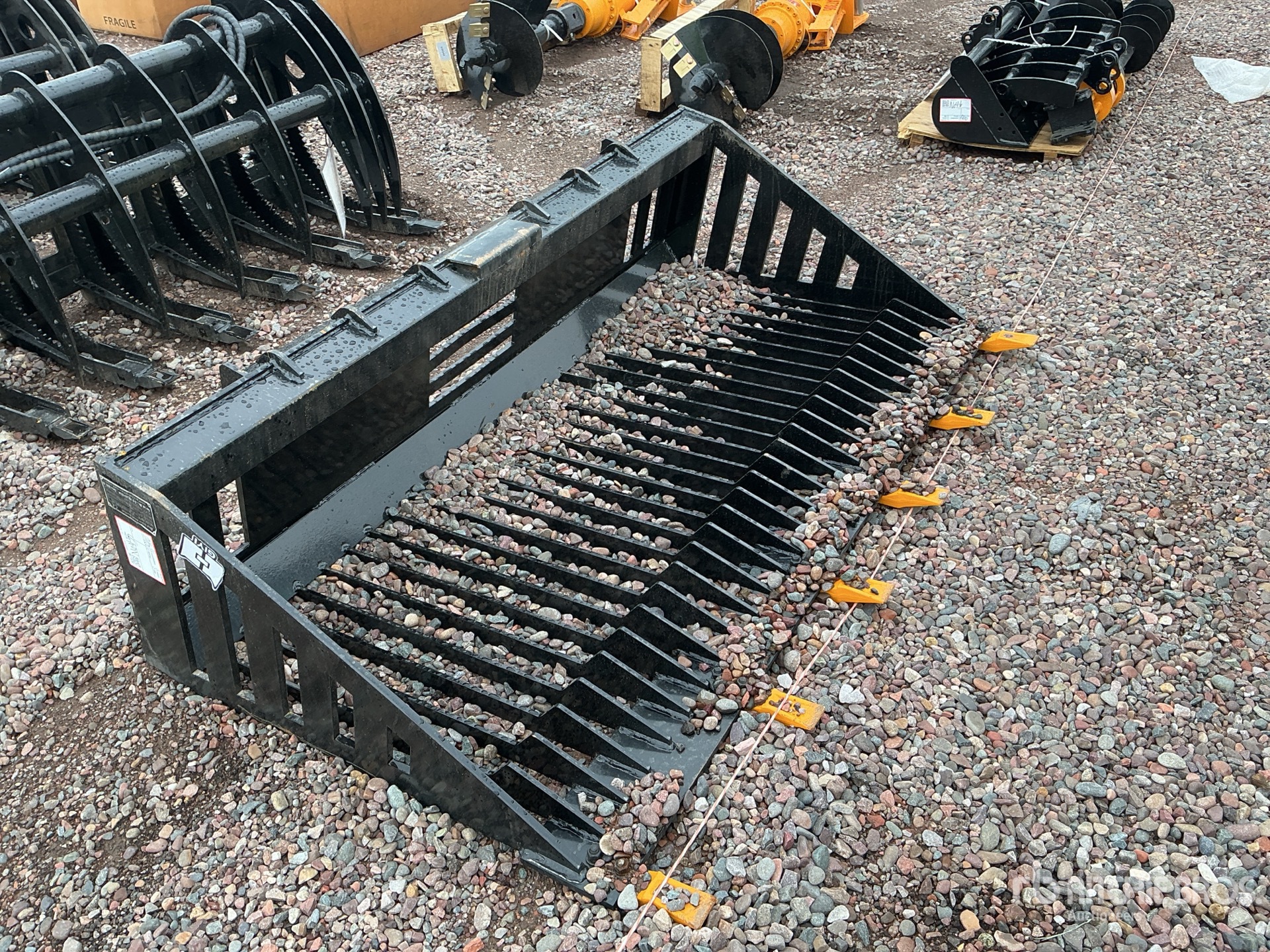 General Appearance with Bild, Ecke vorne rechts