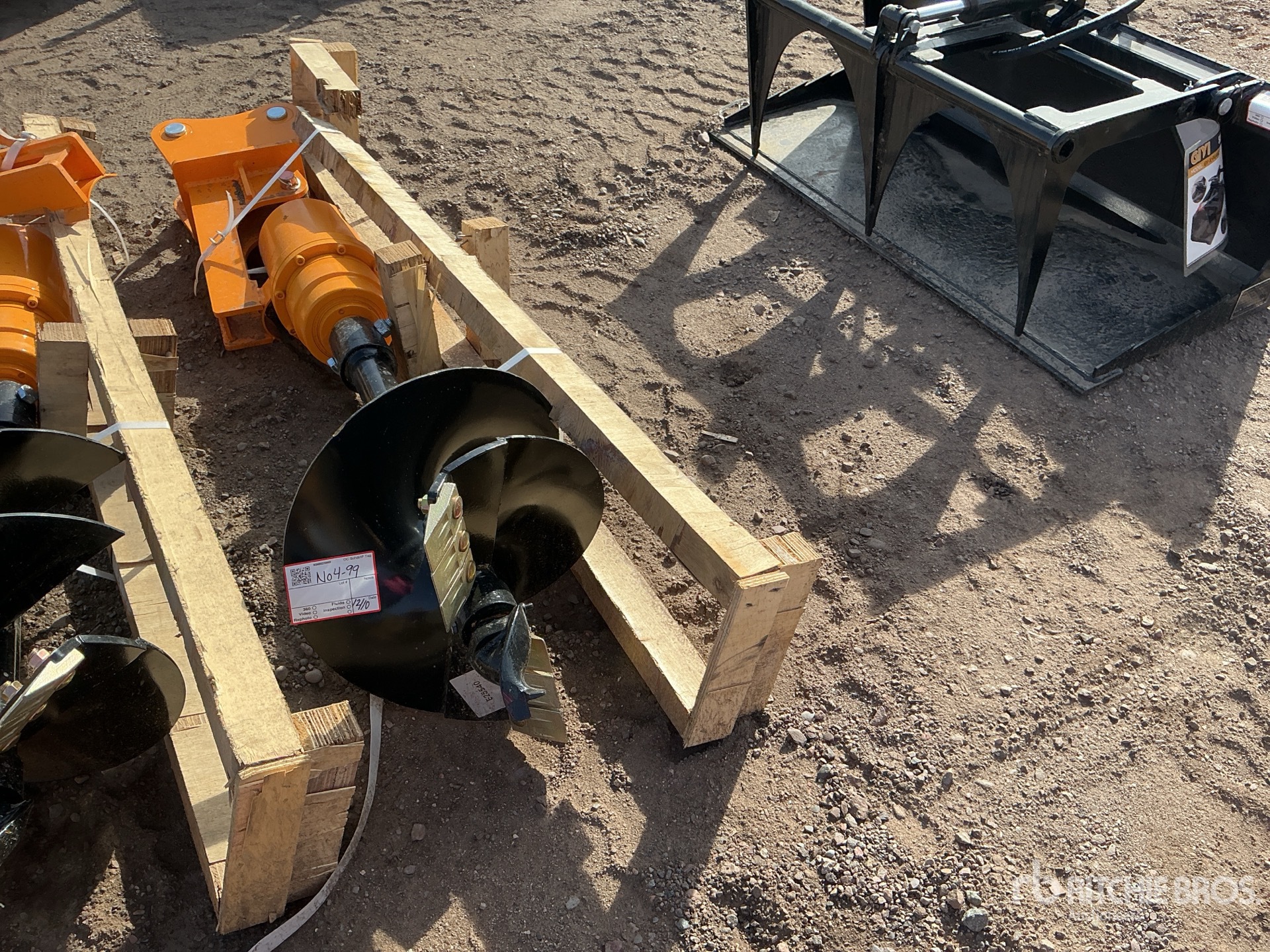 General Appearance with Bild, Ecke vorne links