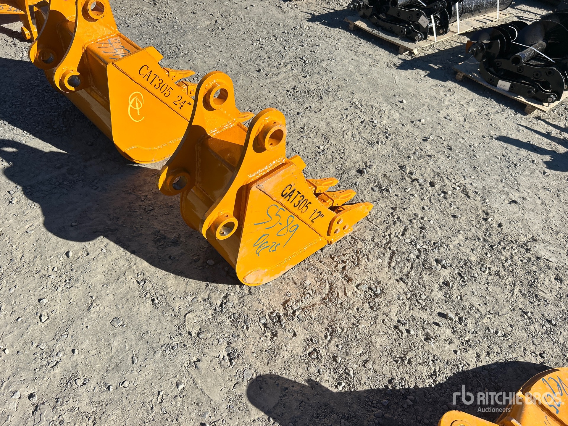 Aspect général with Image, coin arrière droit