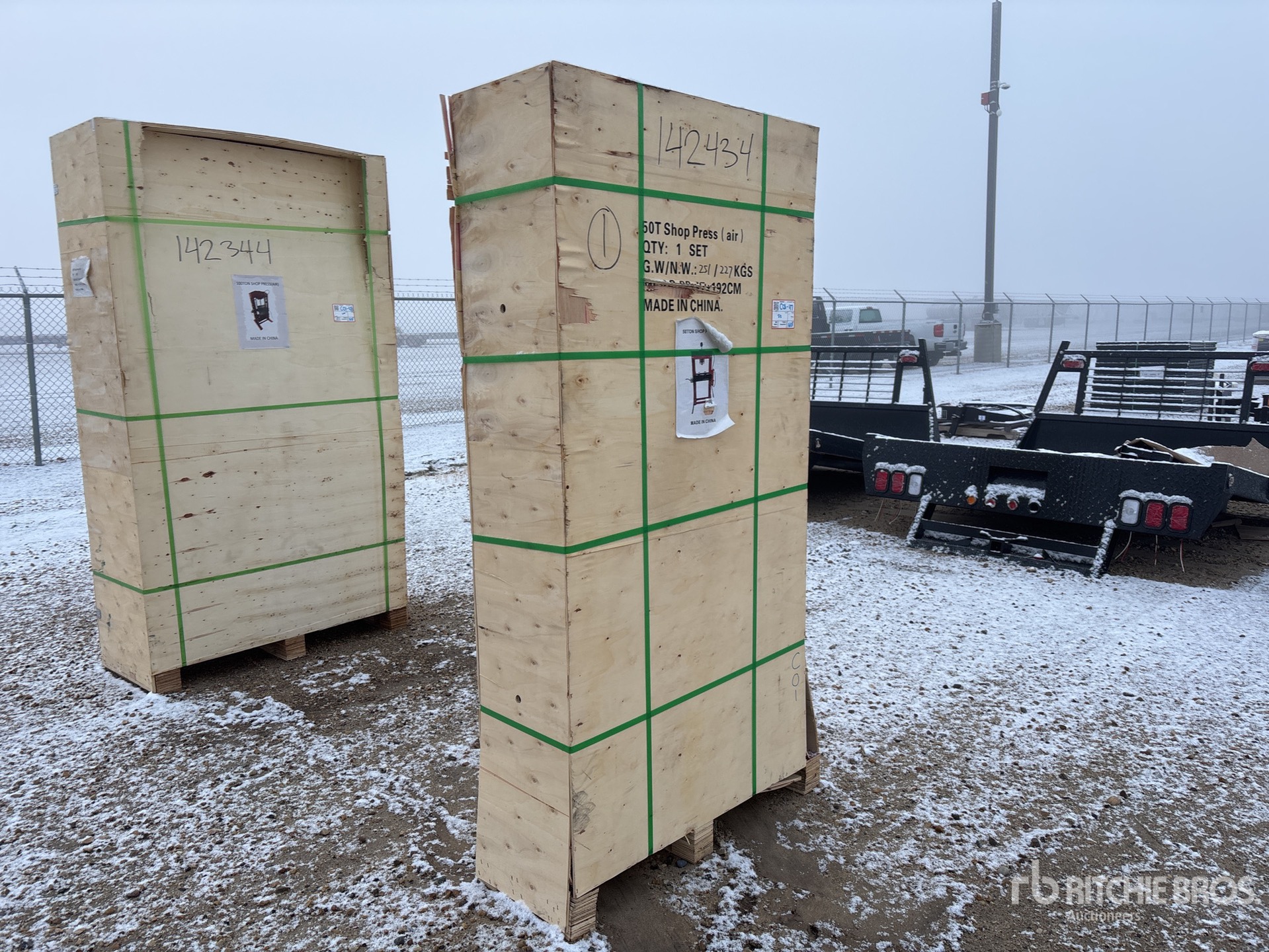 General Appearance with Picture, Right Front Corner