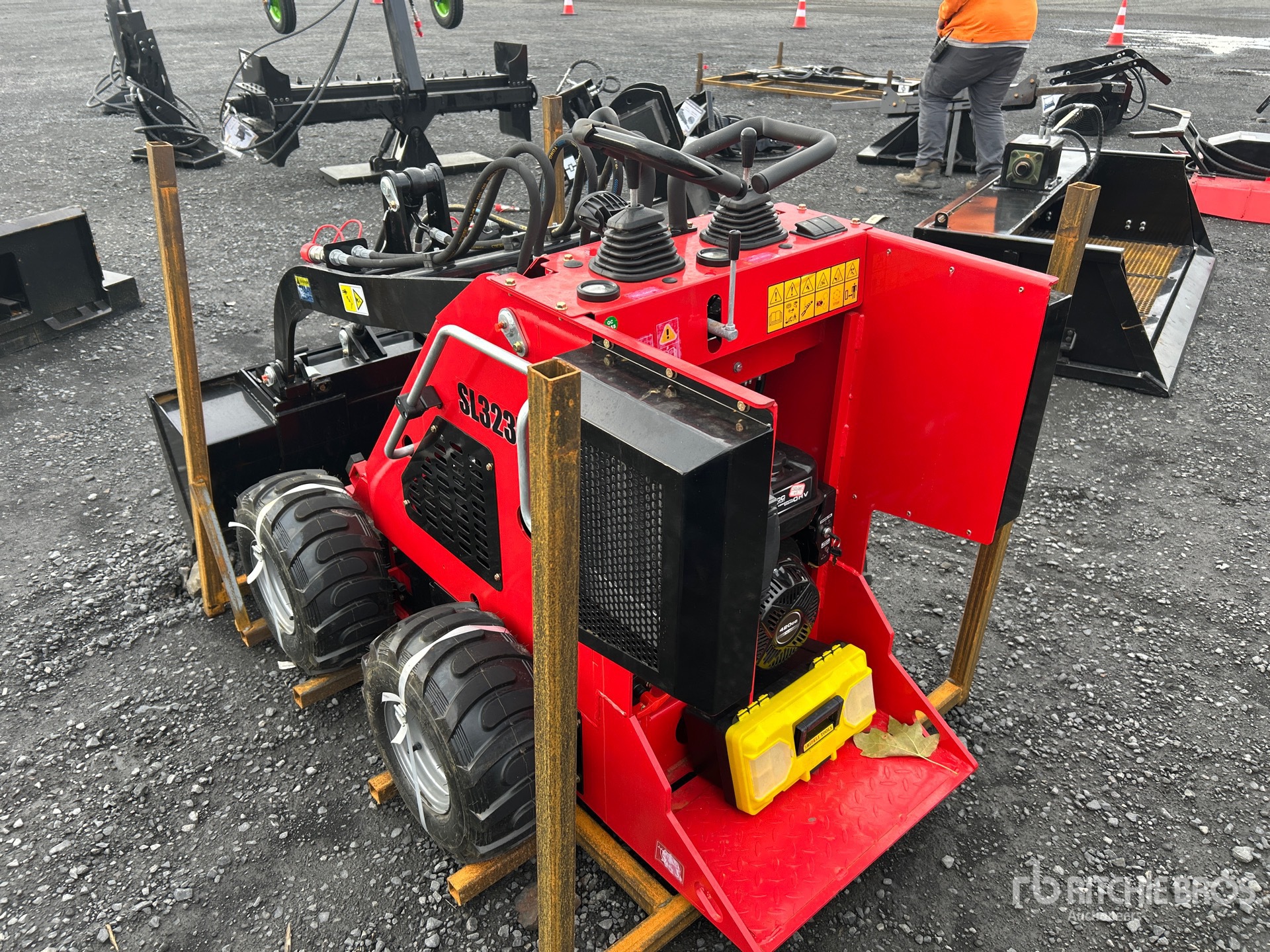 General Appearance with Foto, angolo posteriore sinistro