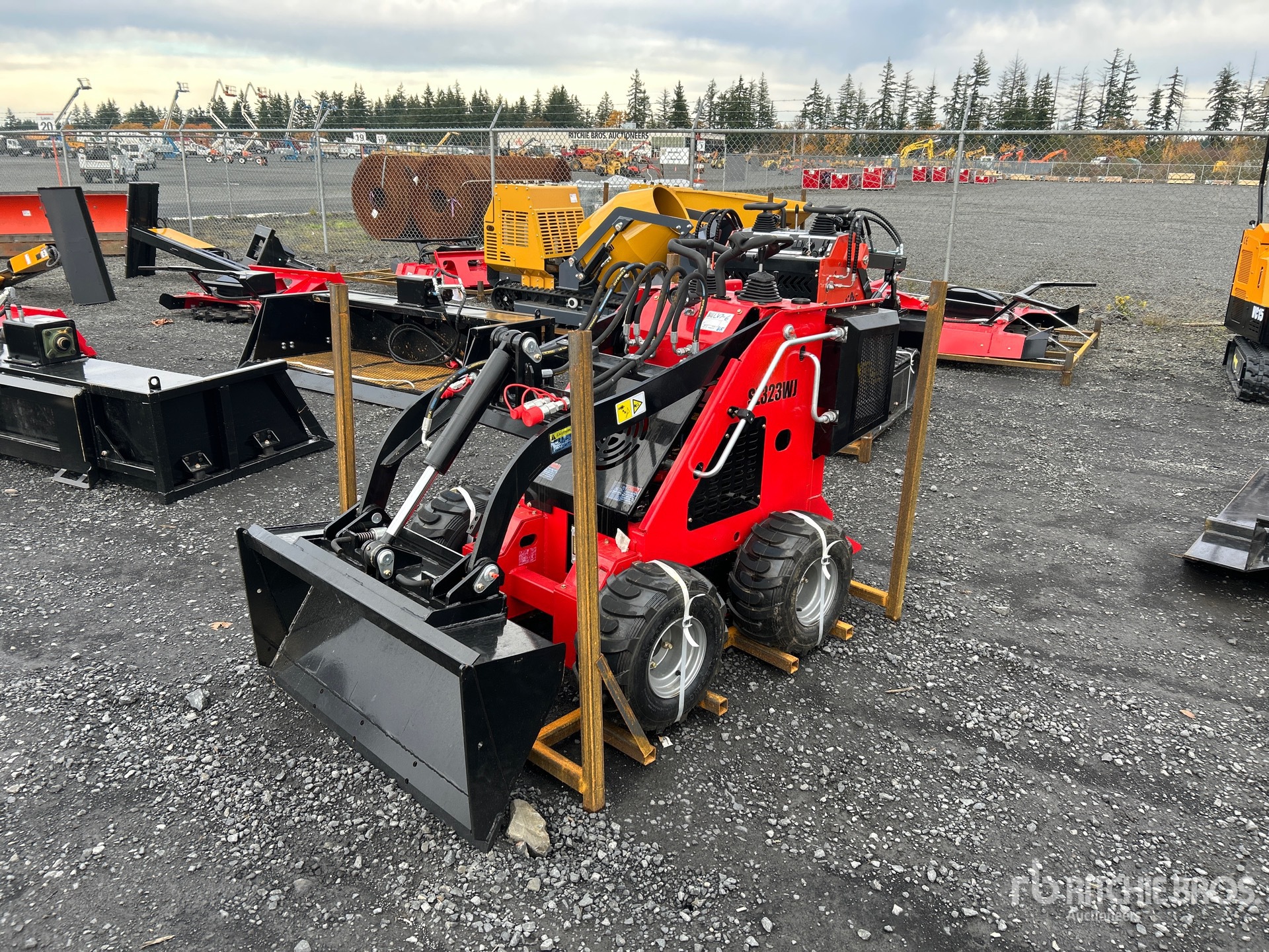 General Appearance with Foto, angolo anteriore sinistro