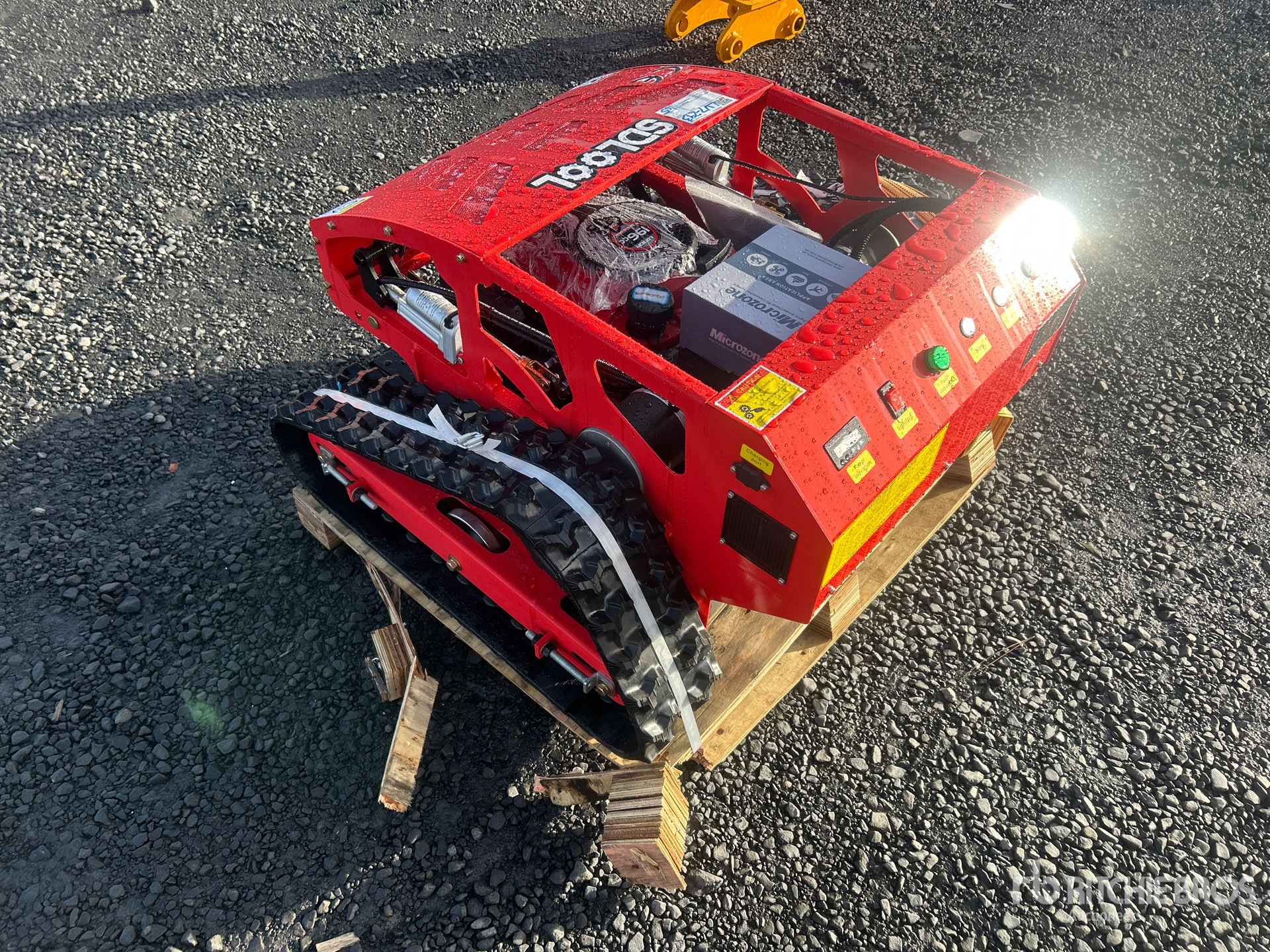 General Appearance with Picture, Left Rear Corner