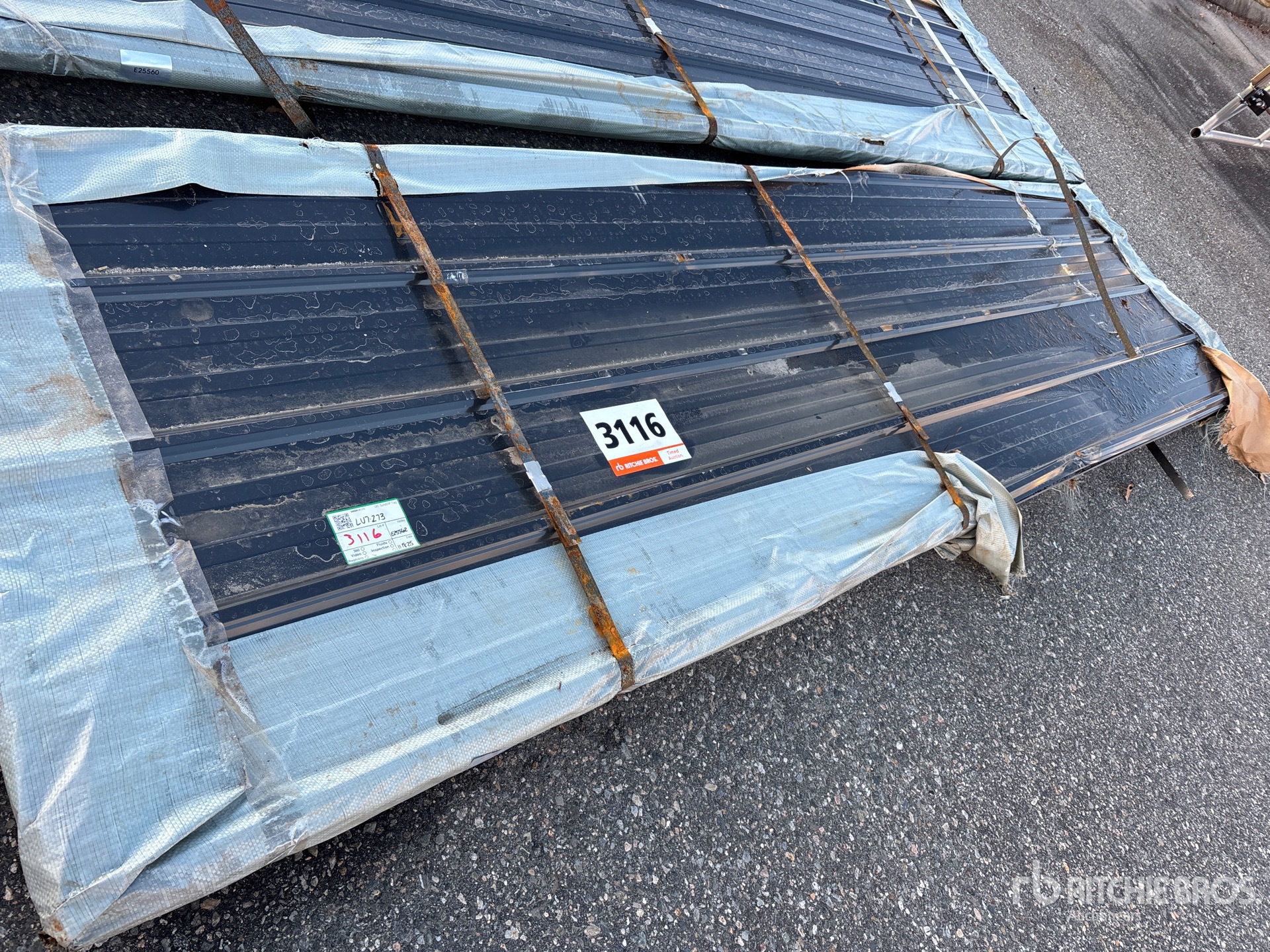 General Appearance with Bild, Ecke vorne rechts