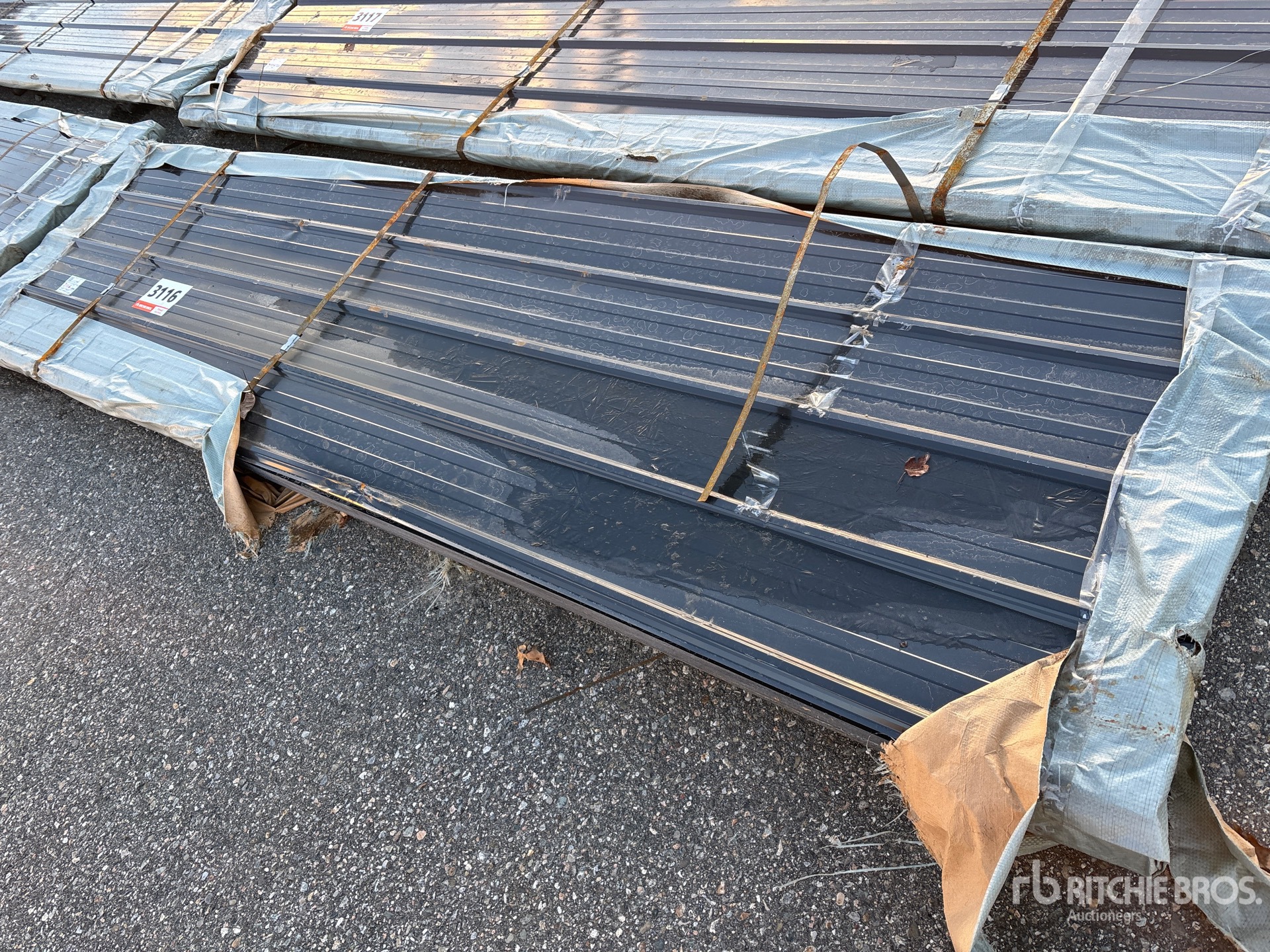 General Appearance with Bild, Ecke vorne links