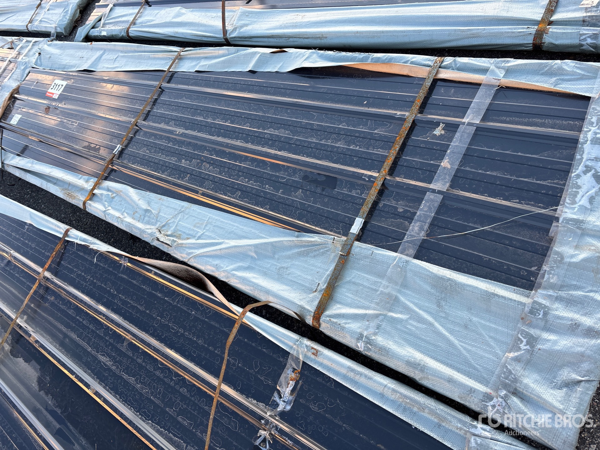 General Appearance with Bild, Ecke vorne links