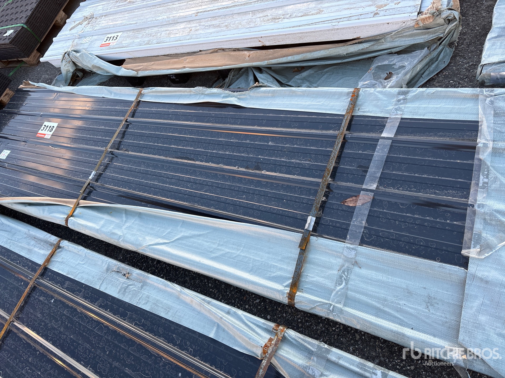 General Appearance with Bild, Ecke vorne links