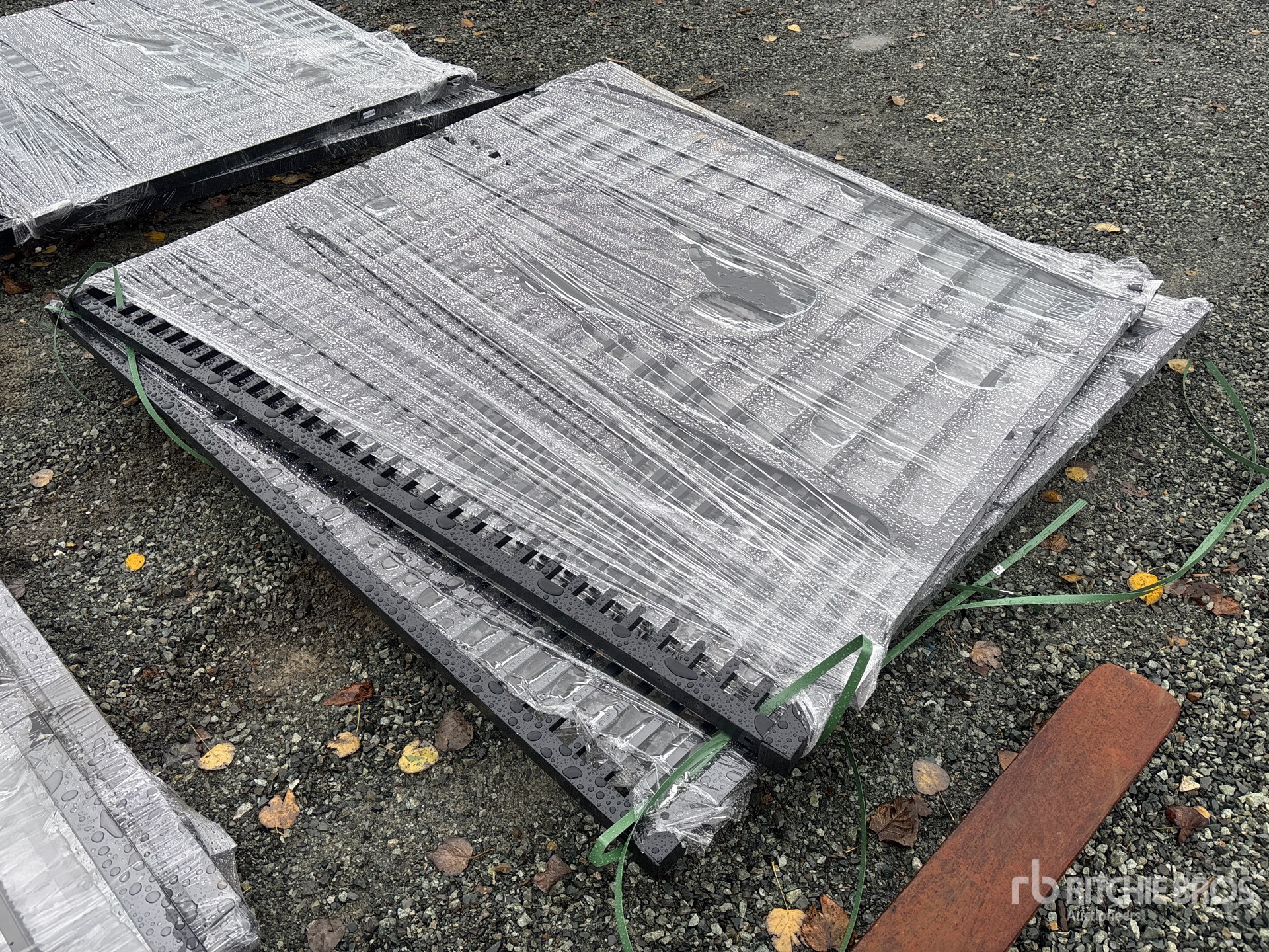 General Appearance with Bild, Ecke vorne links