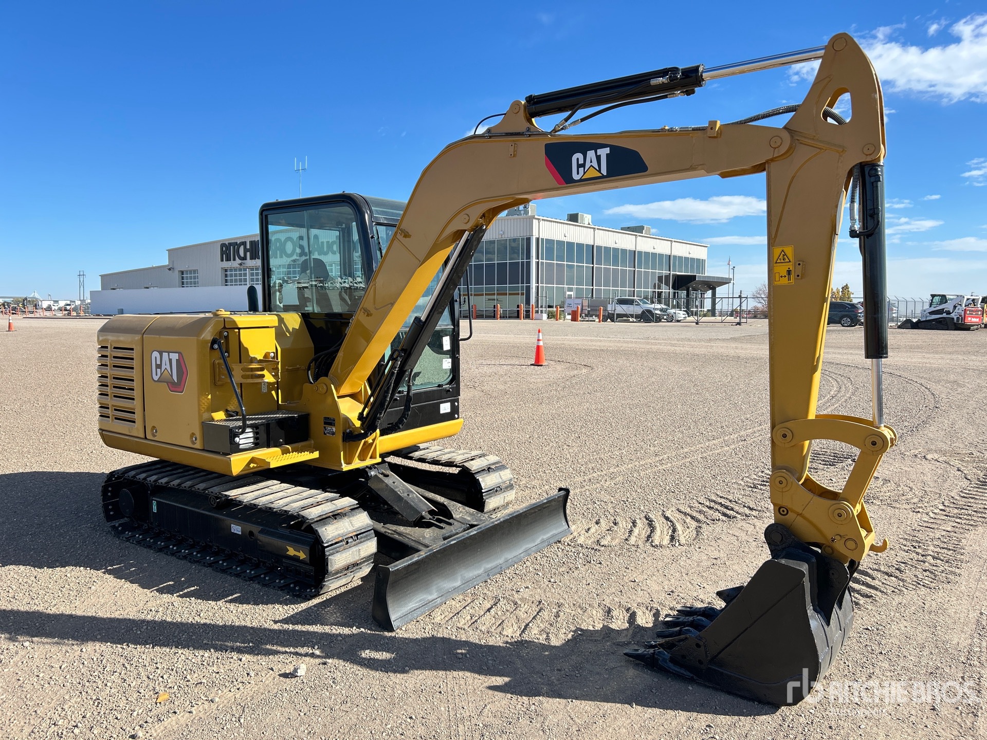 General Appearance with Picture, Right Front Corner