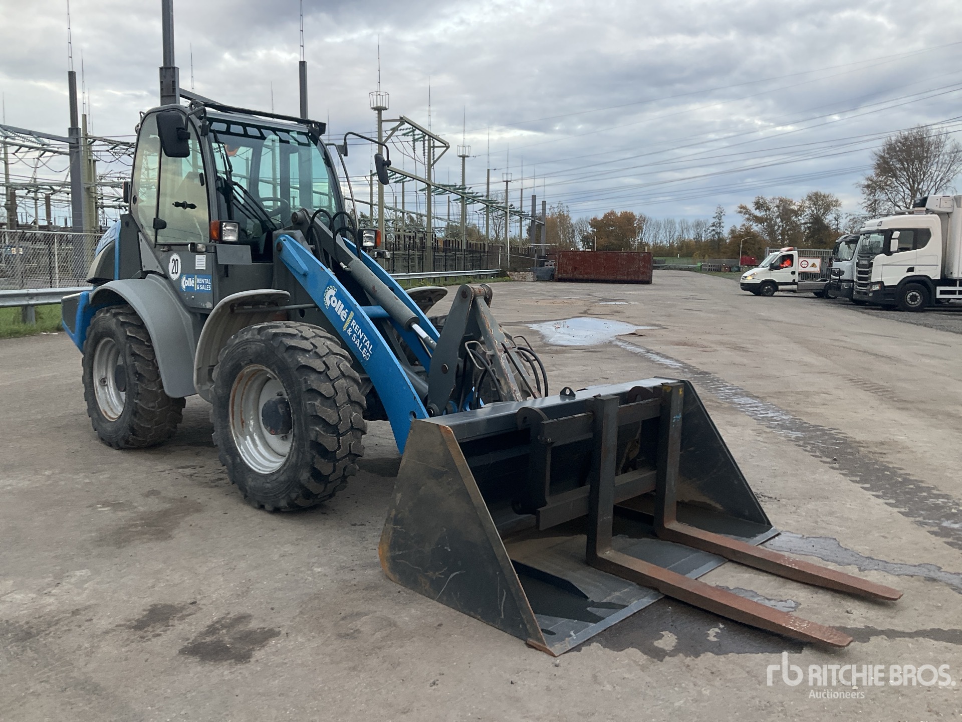 General Appearance with Picture, Right Front Corner