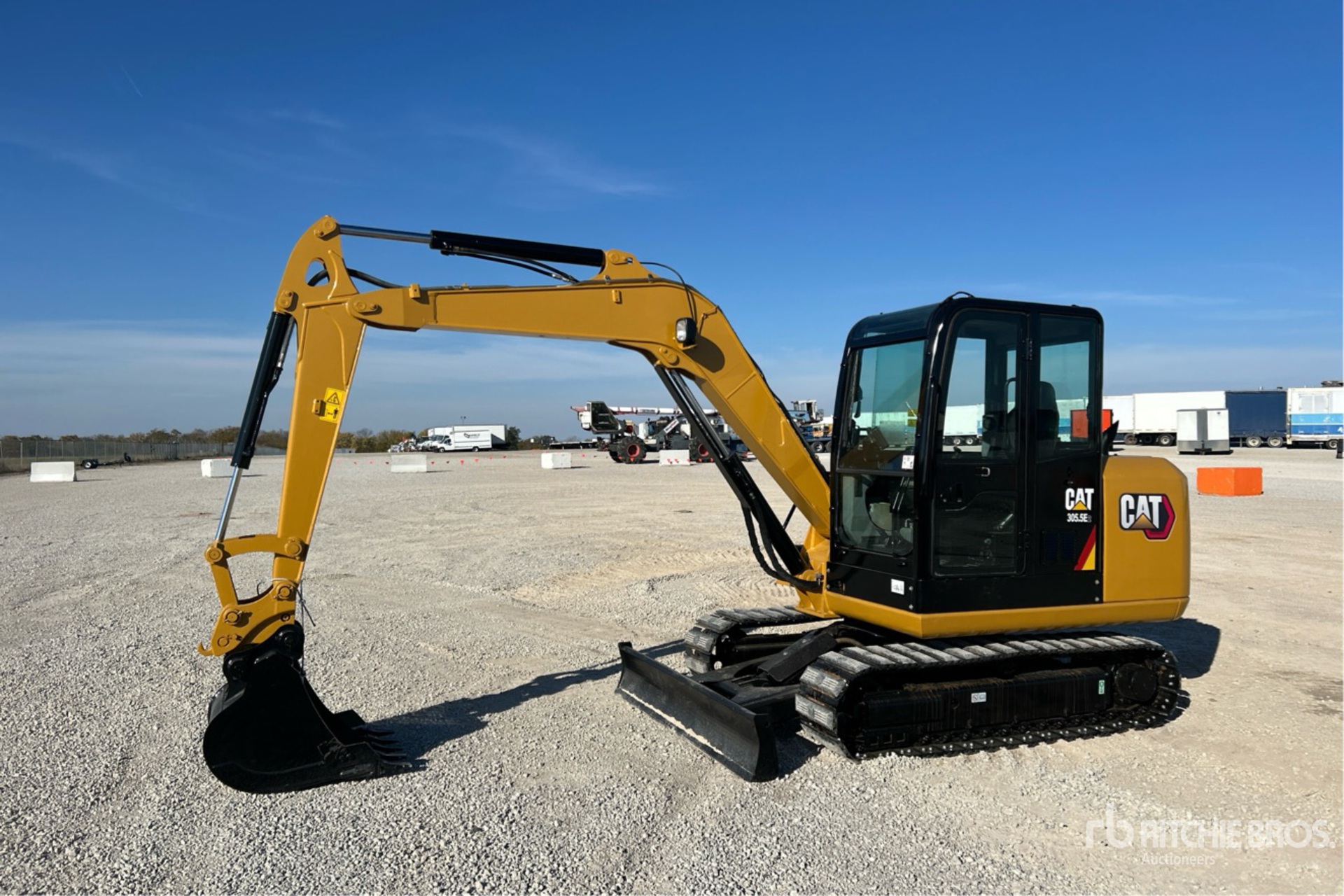 General Appearance with Picture, Left Front Corner