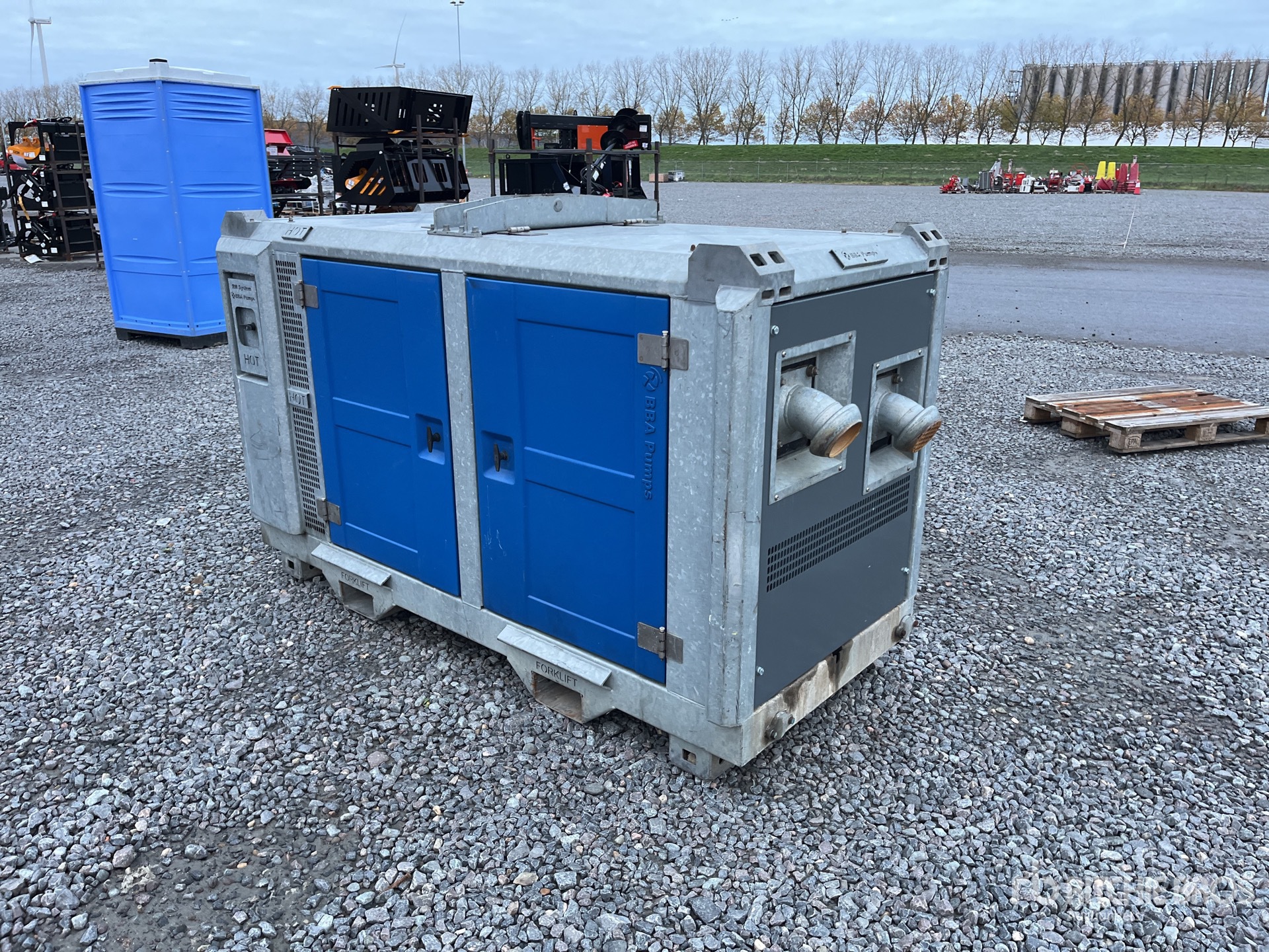 General Appearance with Bild, Ecke vorne rechts