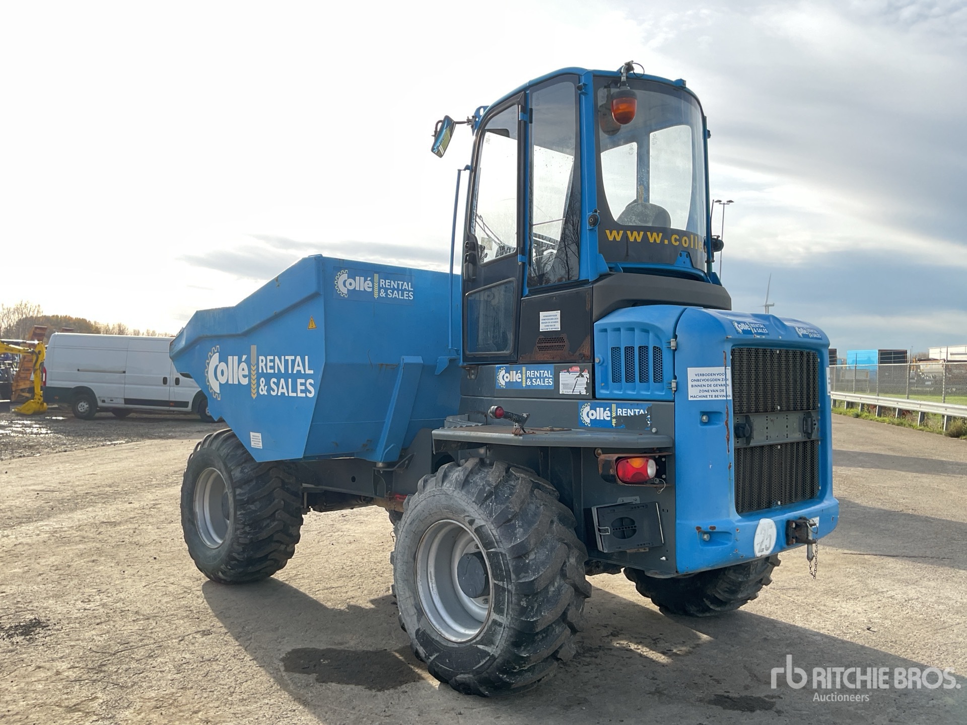 General Appearance with Bild, Ecke hinten links