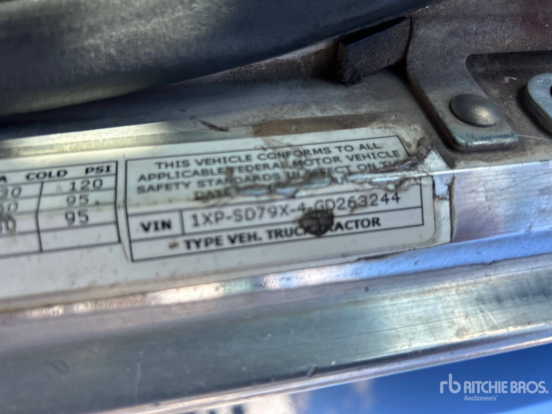 General Appearance with Numer seryjny/numer identyfikacyjny pojazdu