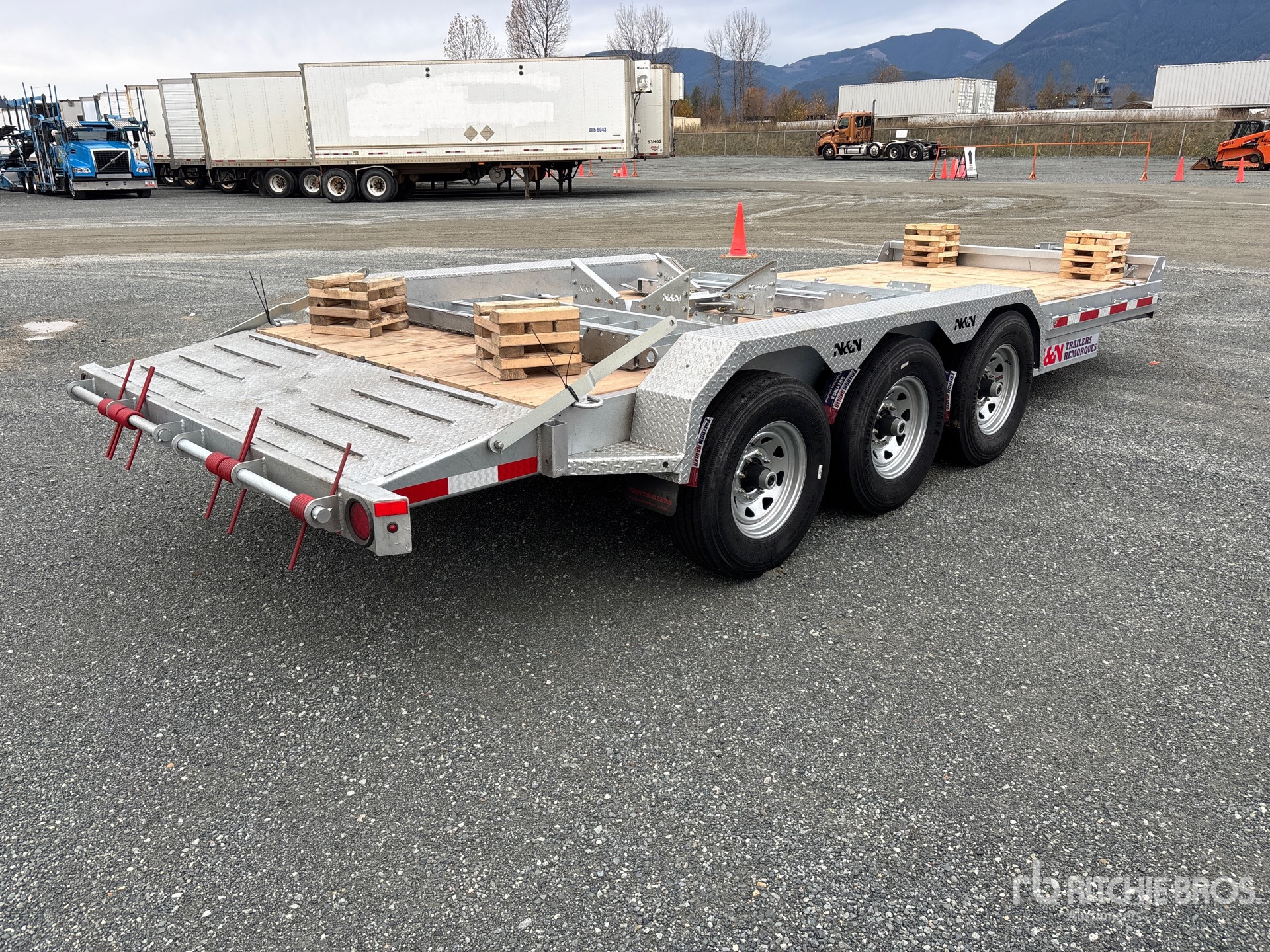 Aspect général with Image, coin arrière droit