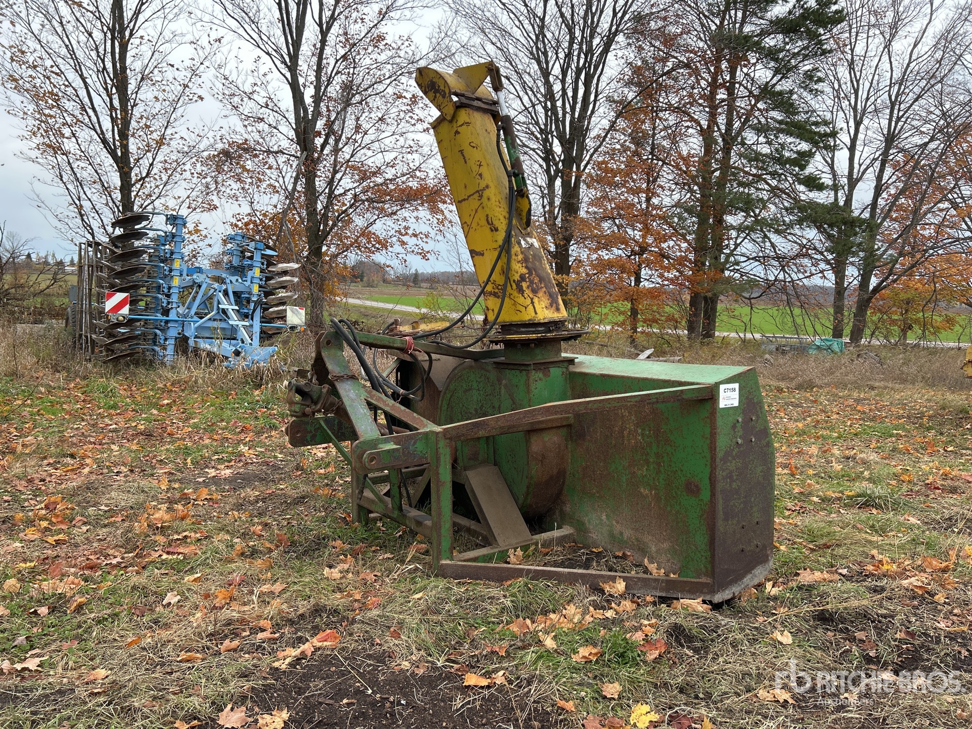 General Appearance with Bild, Ecke vorne links