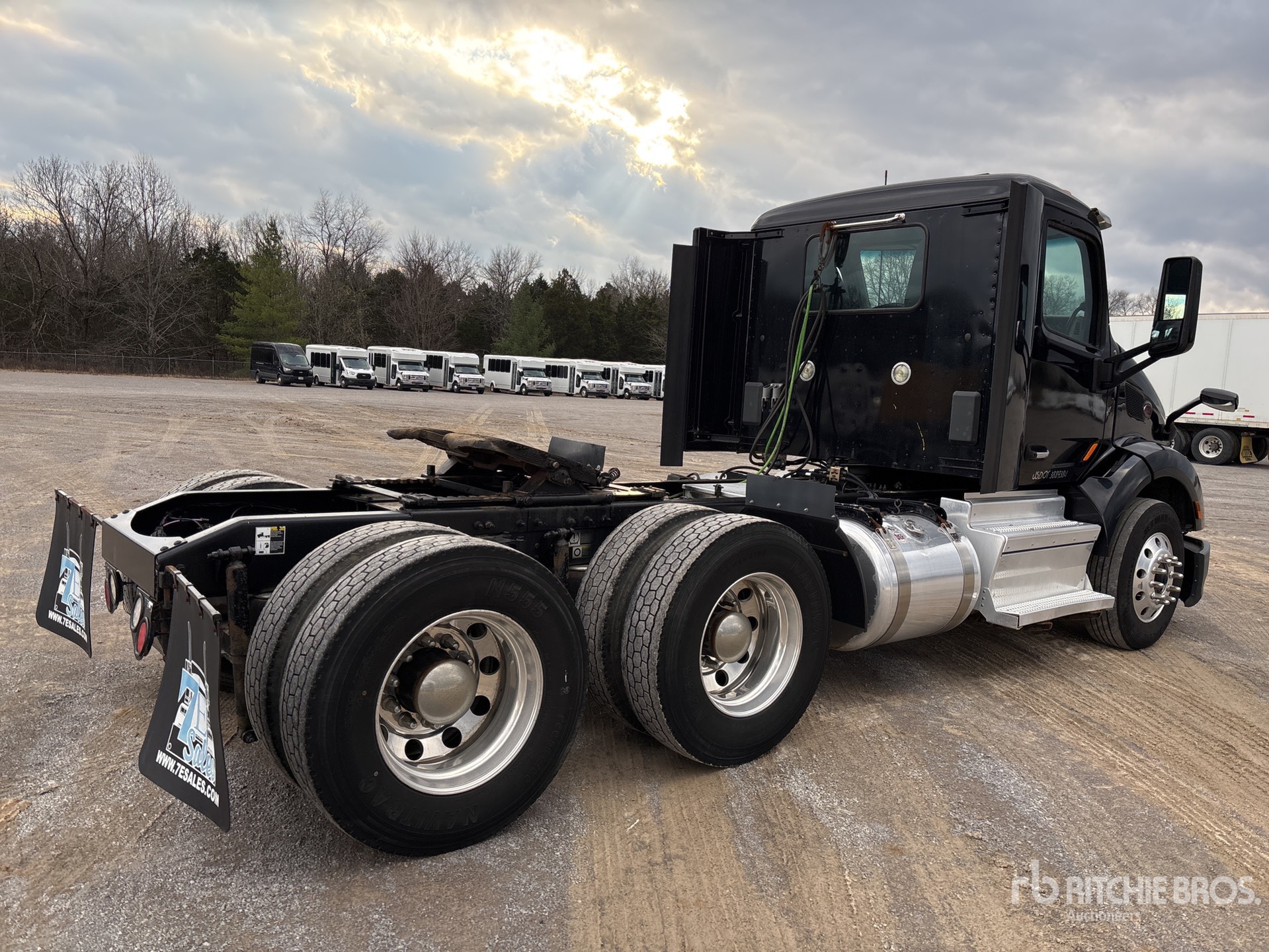 Aspect général with Image, coin arrière droit