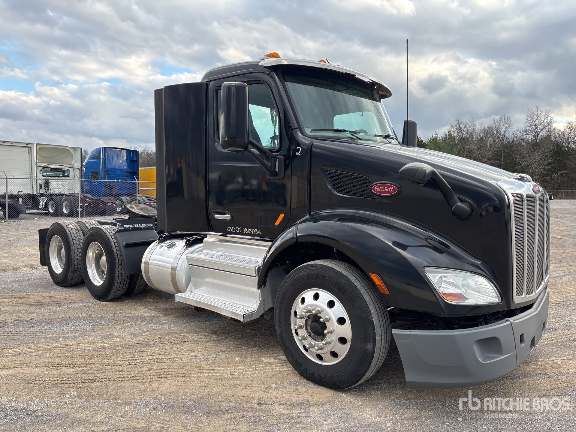 Aspect général with Image, coin avant droit