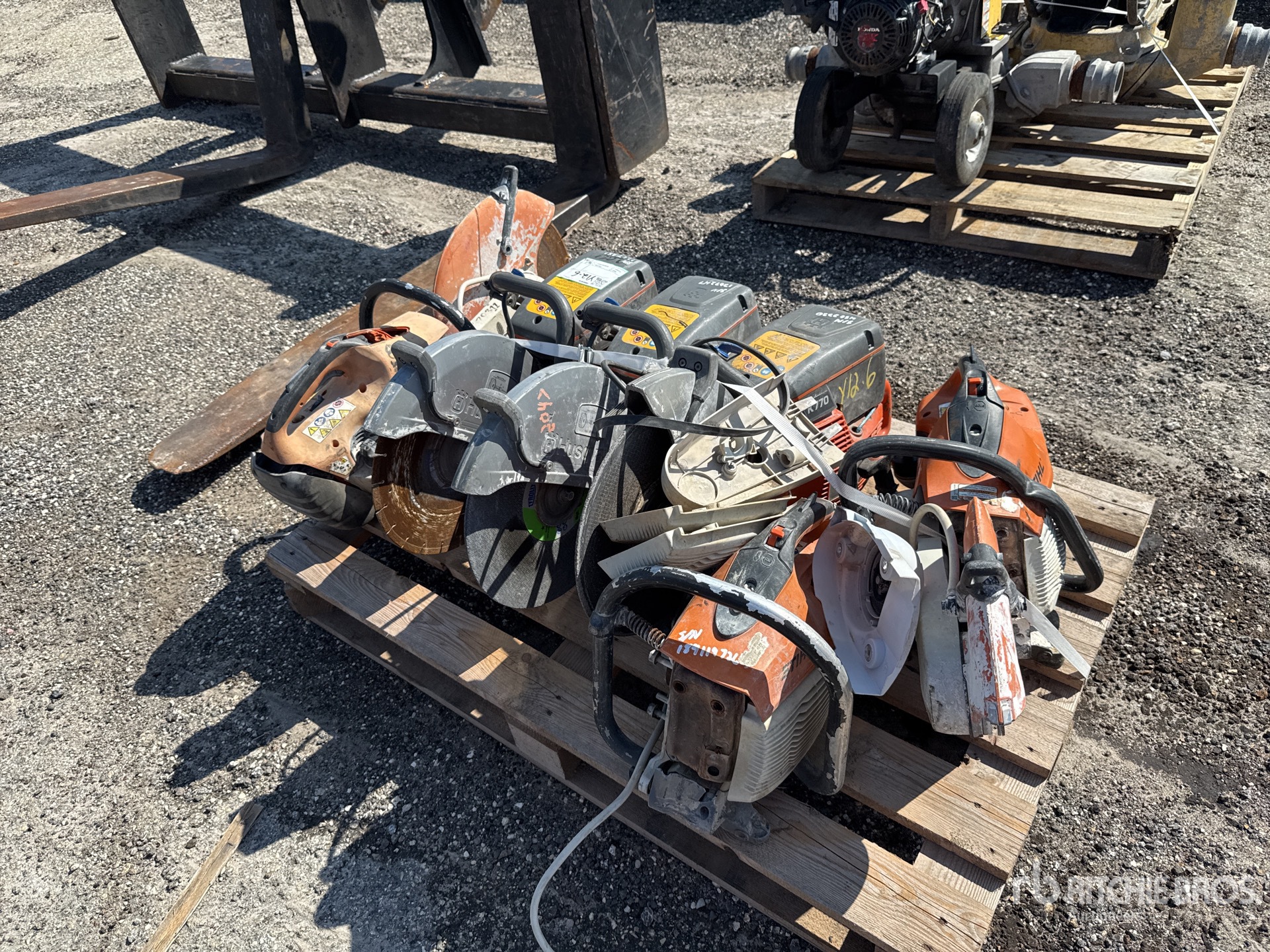 General Appearance with Foto, angolo anteriore sinistro