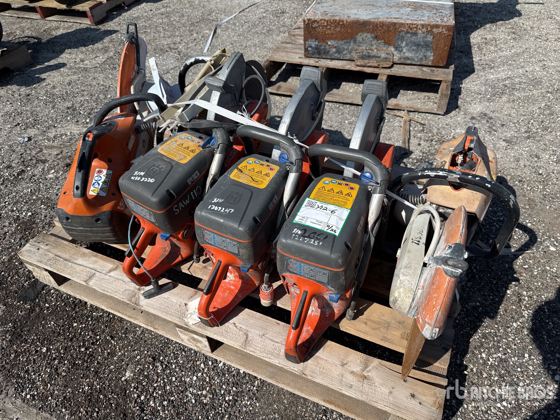 General Appearance with Foto, angolo anteriore sinistro