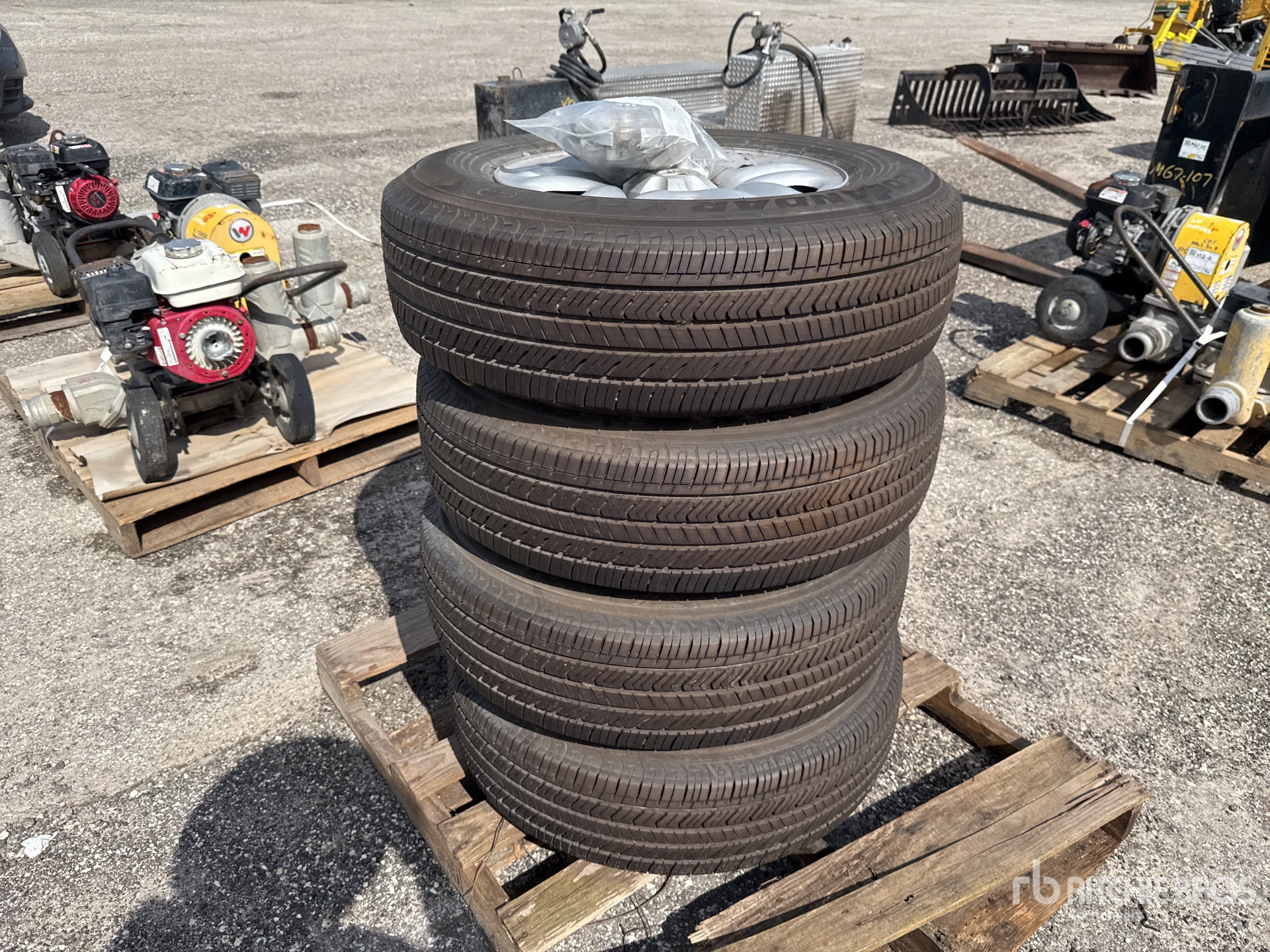 General Appearance with Bild, Ecke hinten links