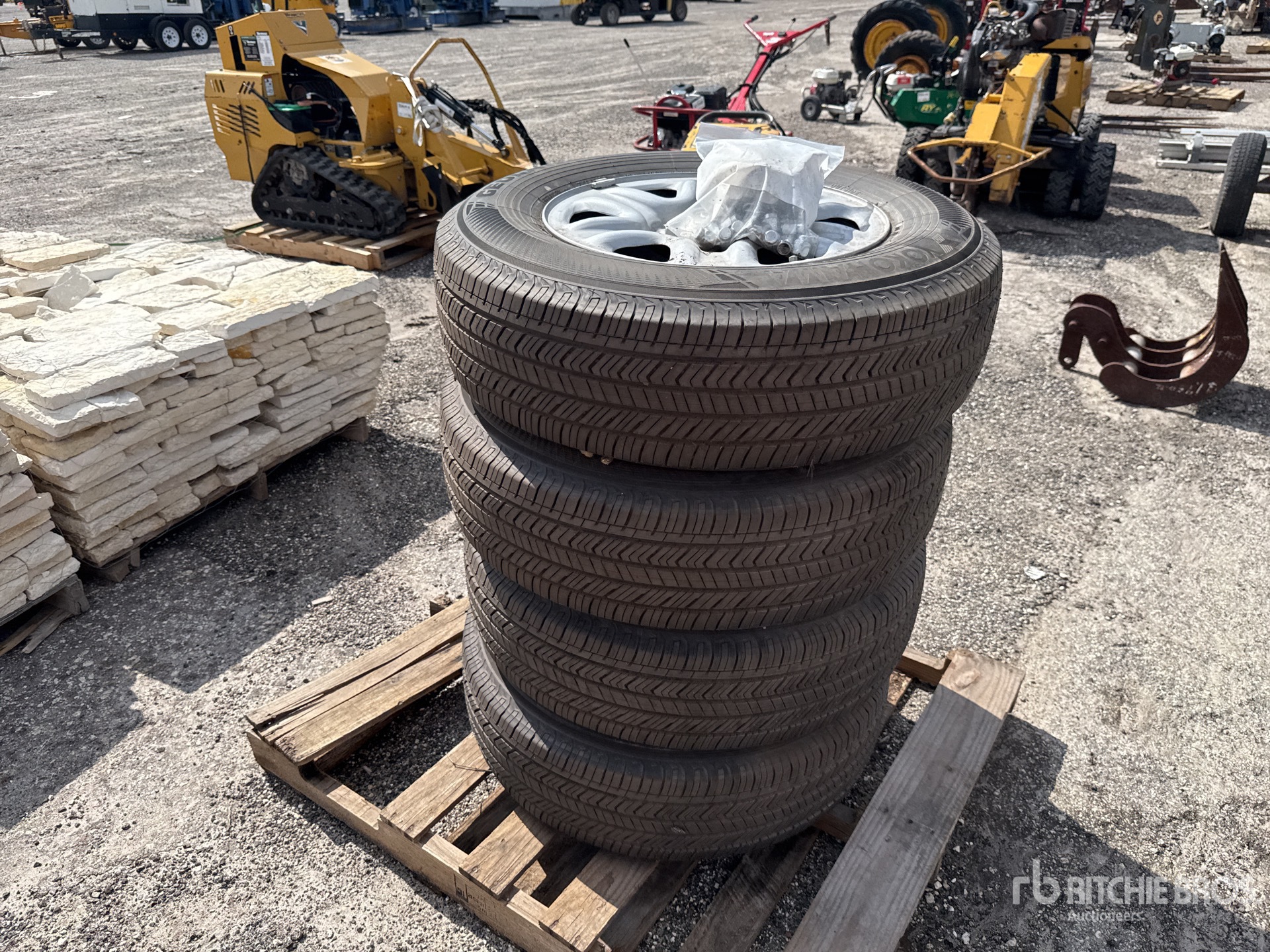 General Appearance with Bild, Ecke vorne rechts