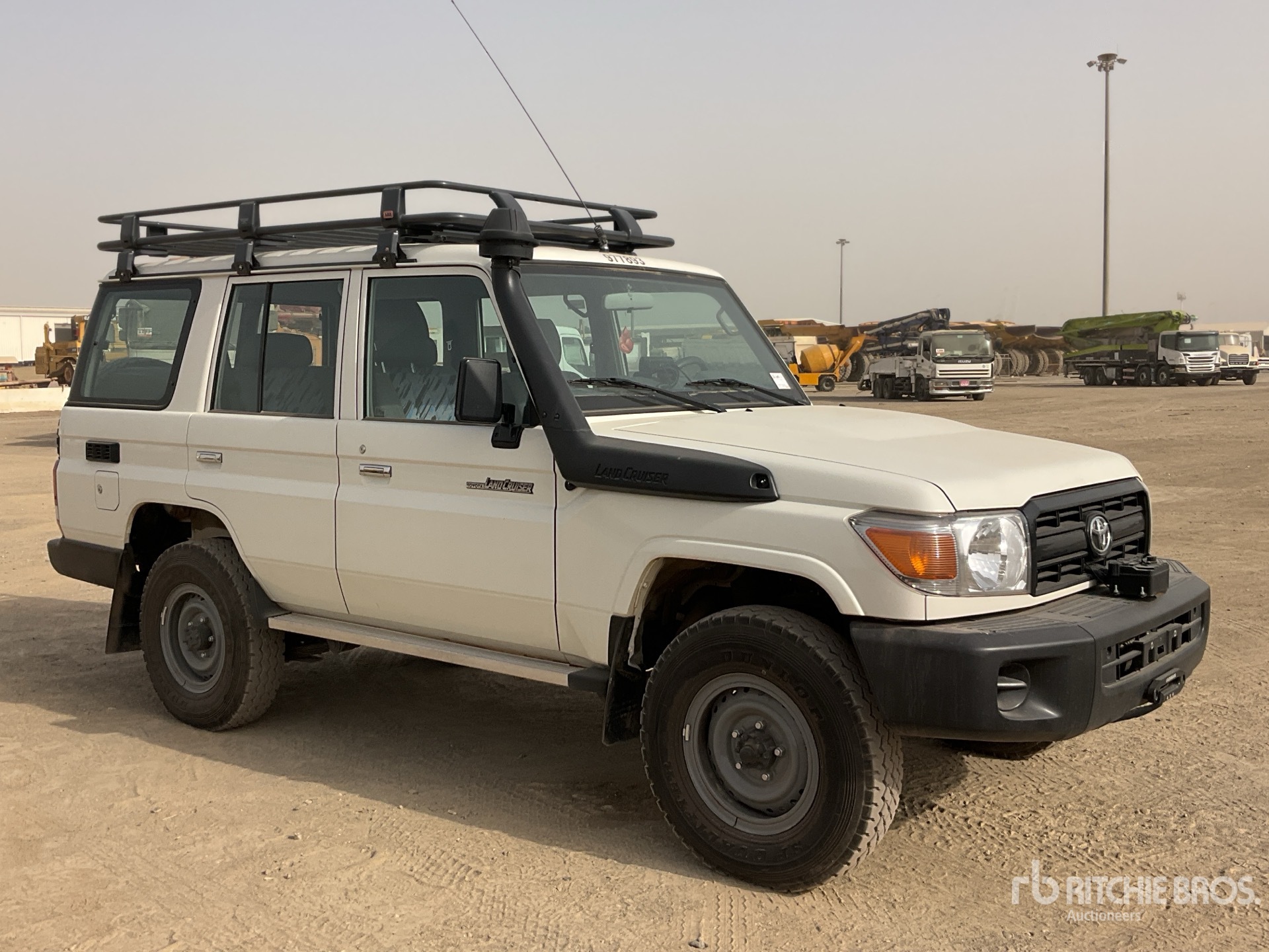 General Appearance with Bild, Ecke vorne rechts