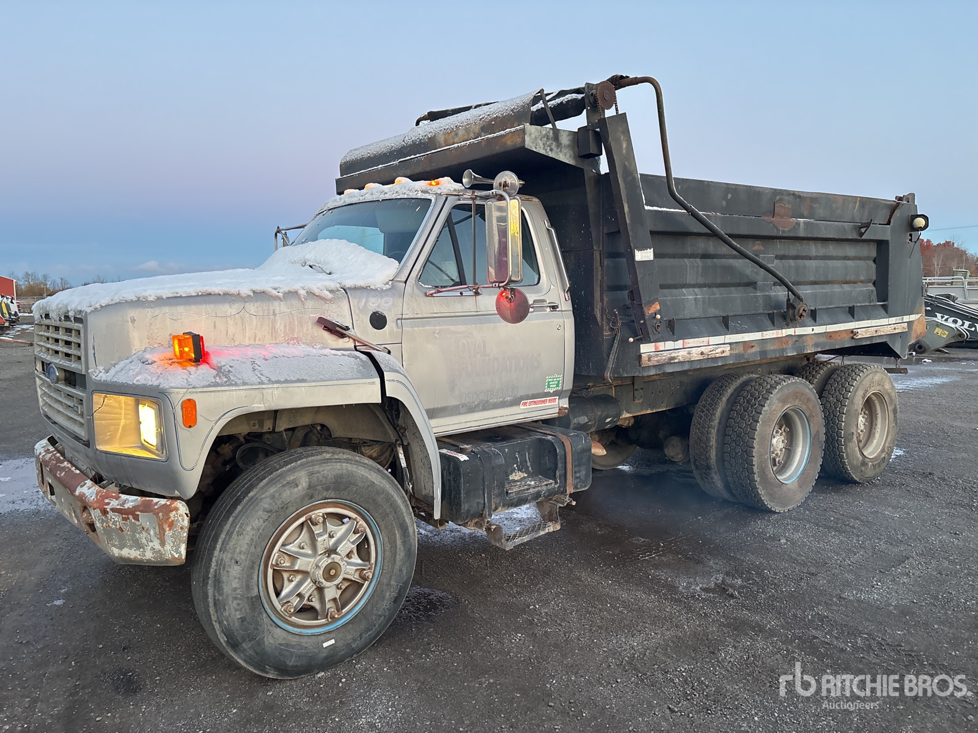 General Appearance with Bild, Ecke vorne links