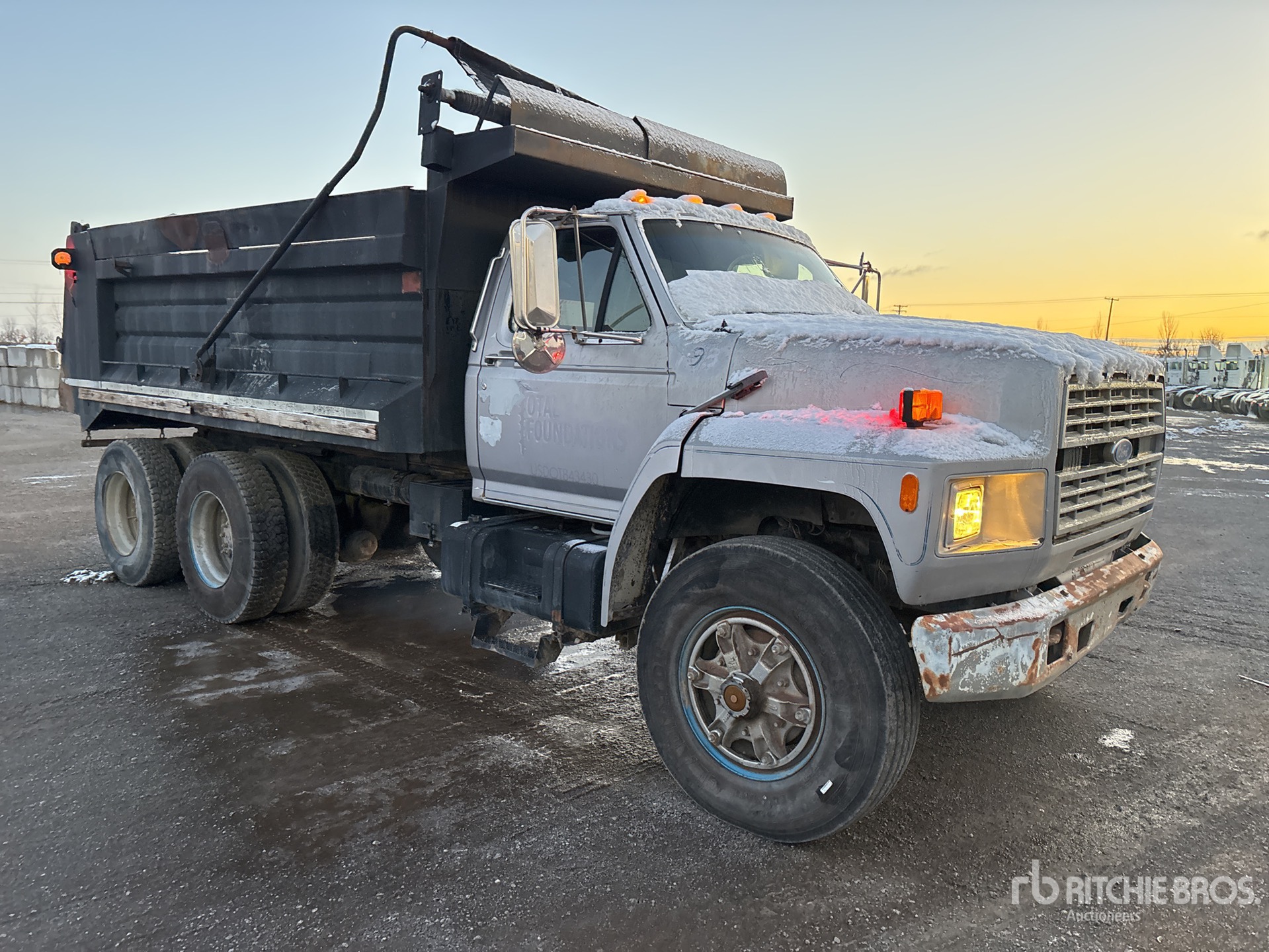 General Appearance with Bild, Ecke vorne rechts