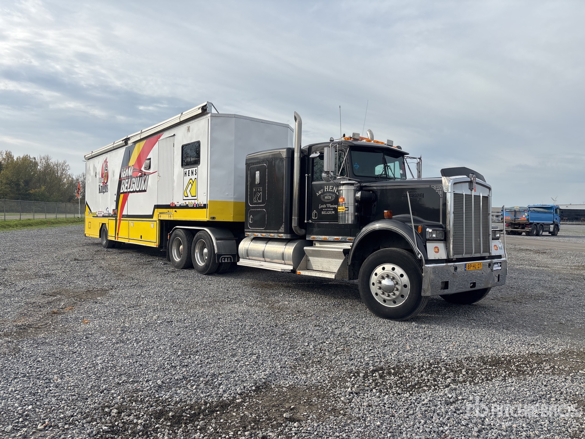 General Appearance with Image, coin avant droit