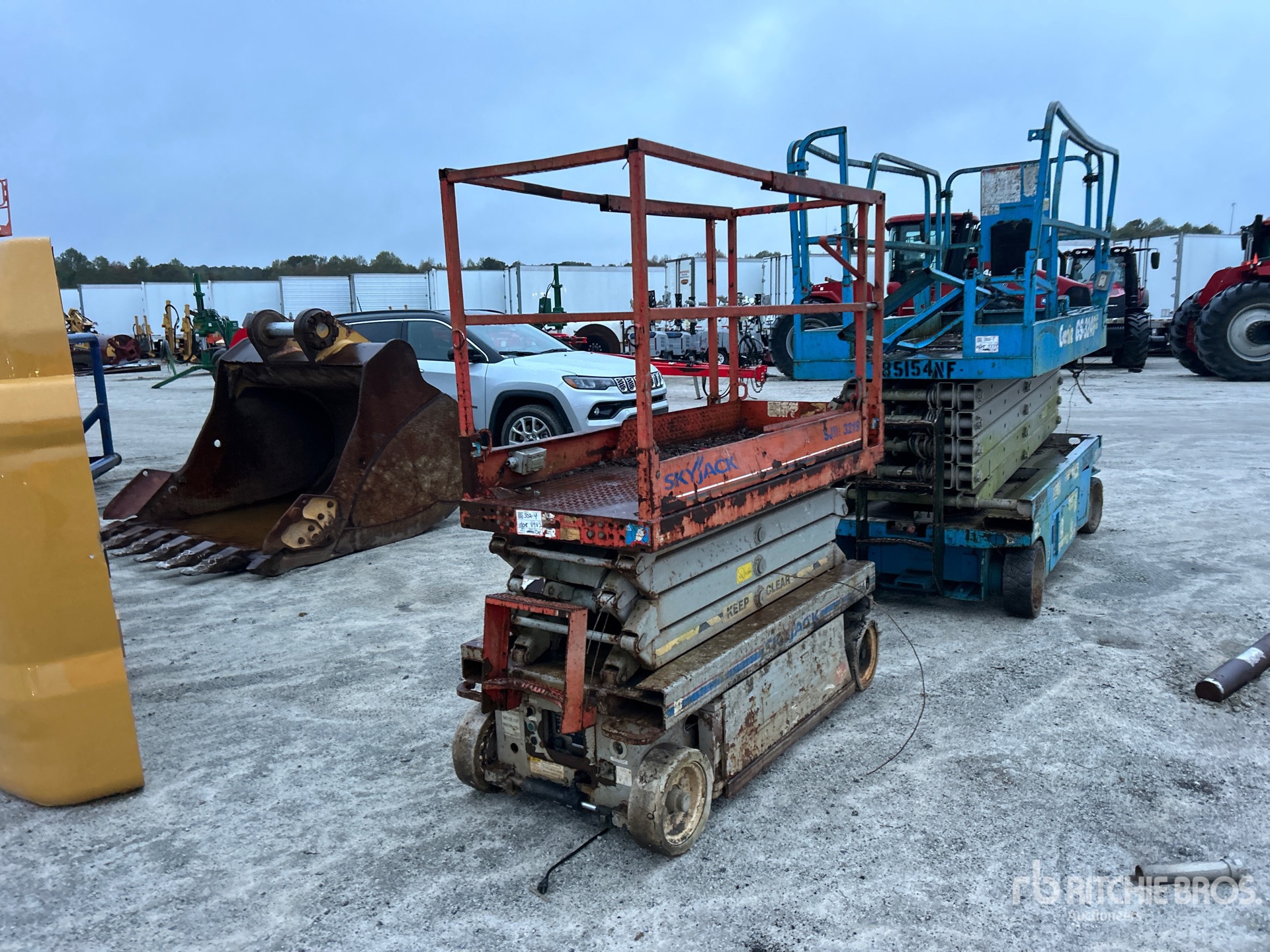 General Appearance with Bild, Ecke vorne links