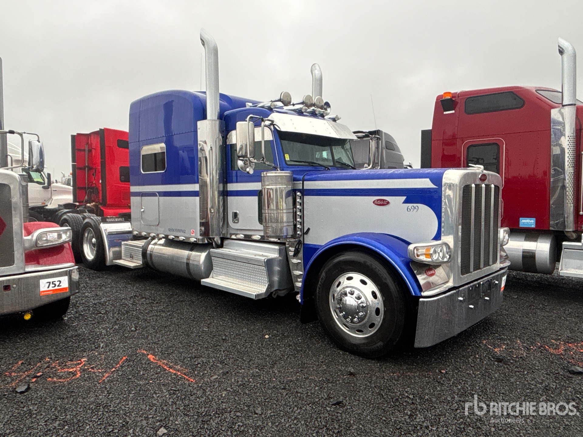 Aspect général with Image, coin avant droit