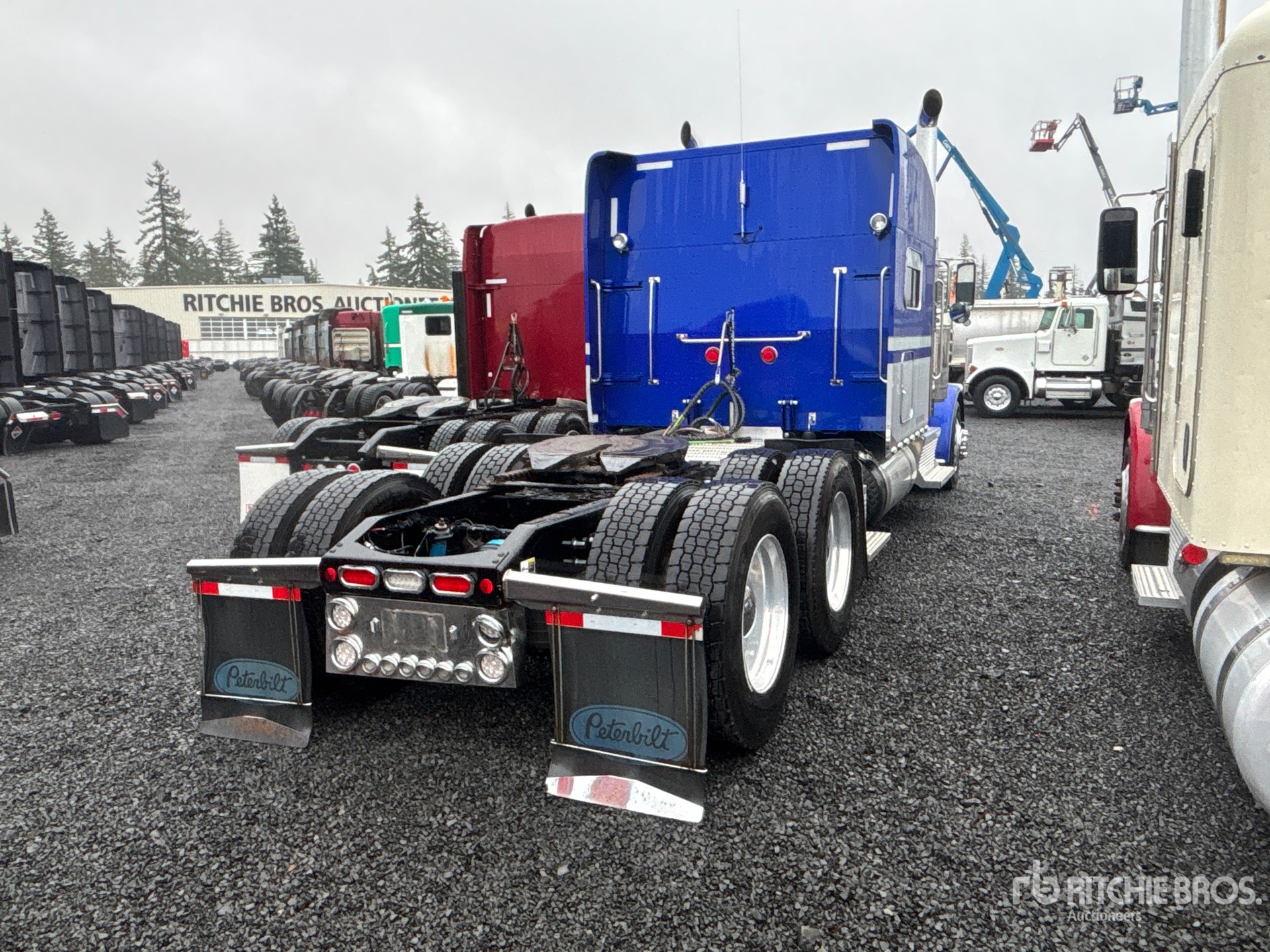 Aspect général with Image, coin arrière droit