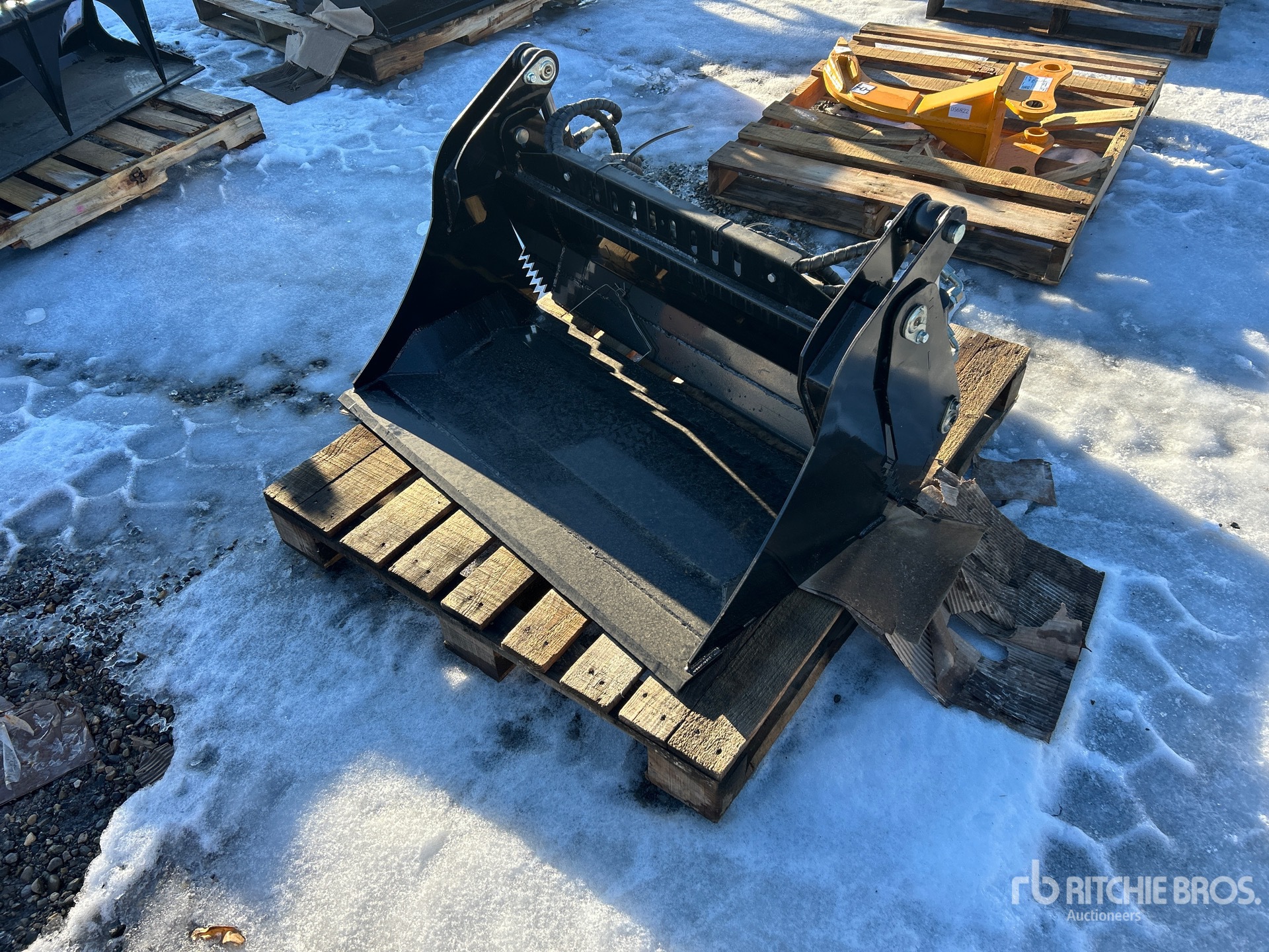 General Appearance with Bild, Ecke vorne links