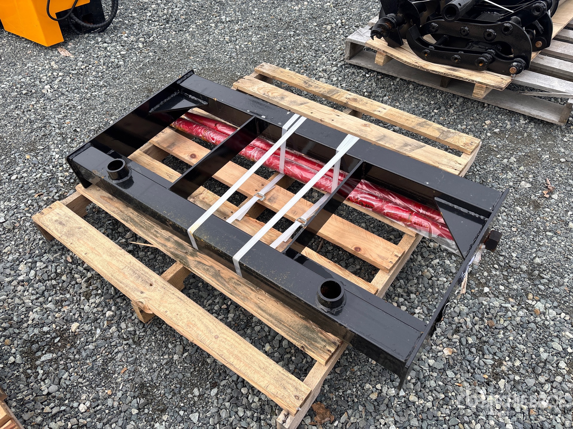 General Appearance with Bild, Ecke vorne links