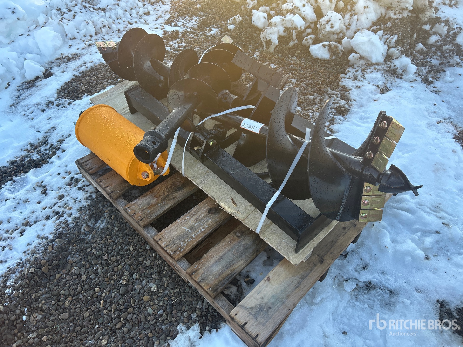 General Appearance with Bild, Ecke vorne links