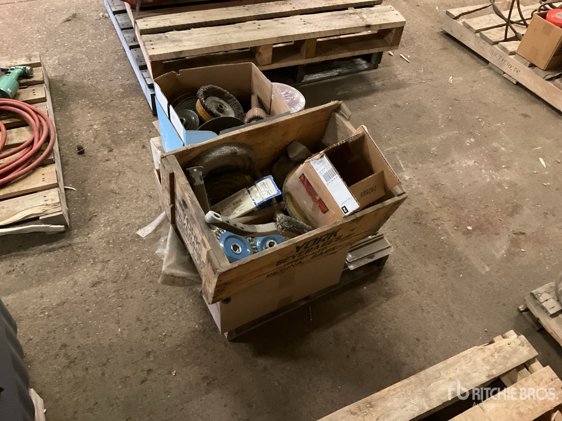 General Appearance with Foto, angolo posteriore sinistro