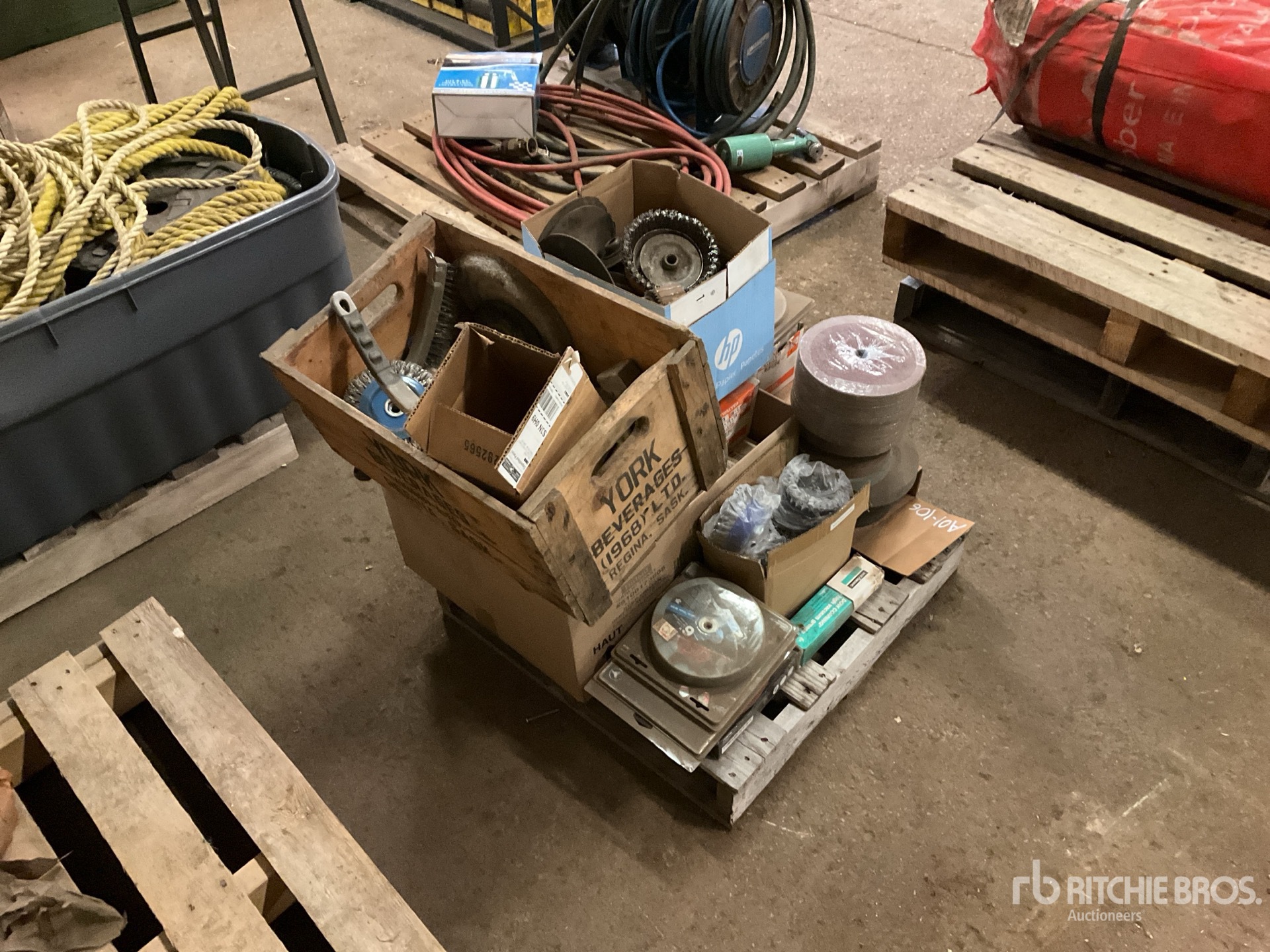 General Appearance with Foto, angolo anteriore sinistro