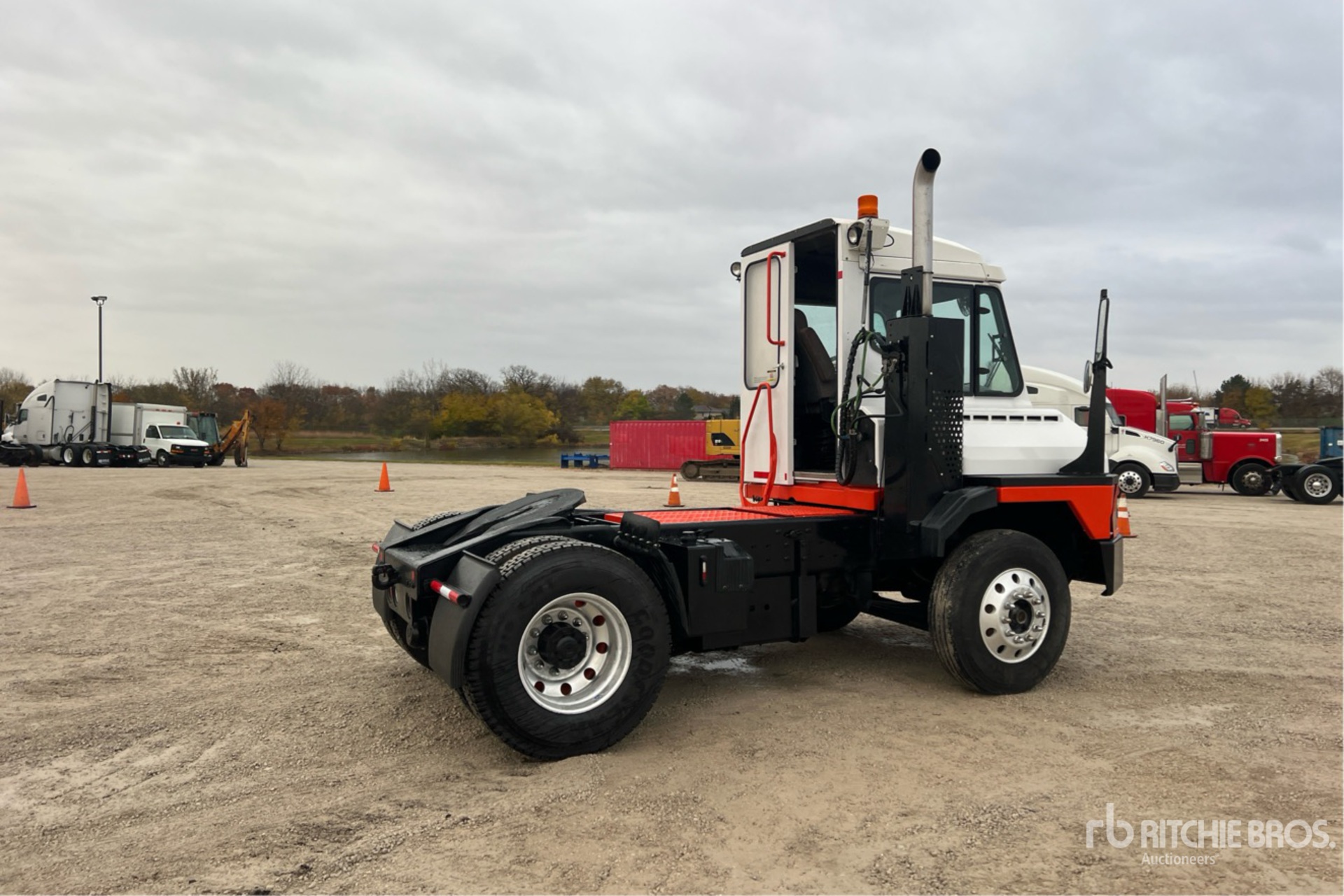 General Appearance with Bild, Ecke hinten rechts