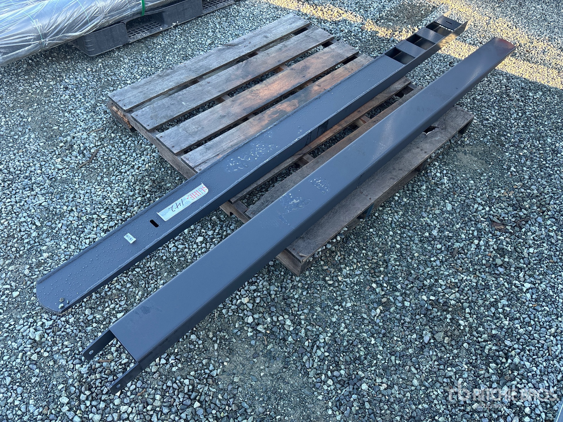 General Appearance with Bild, Ecke vorne links