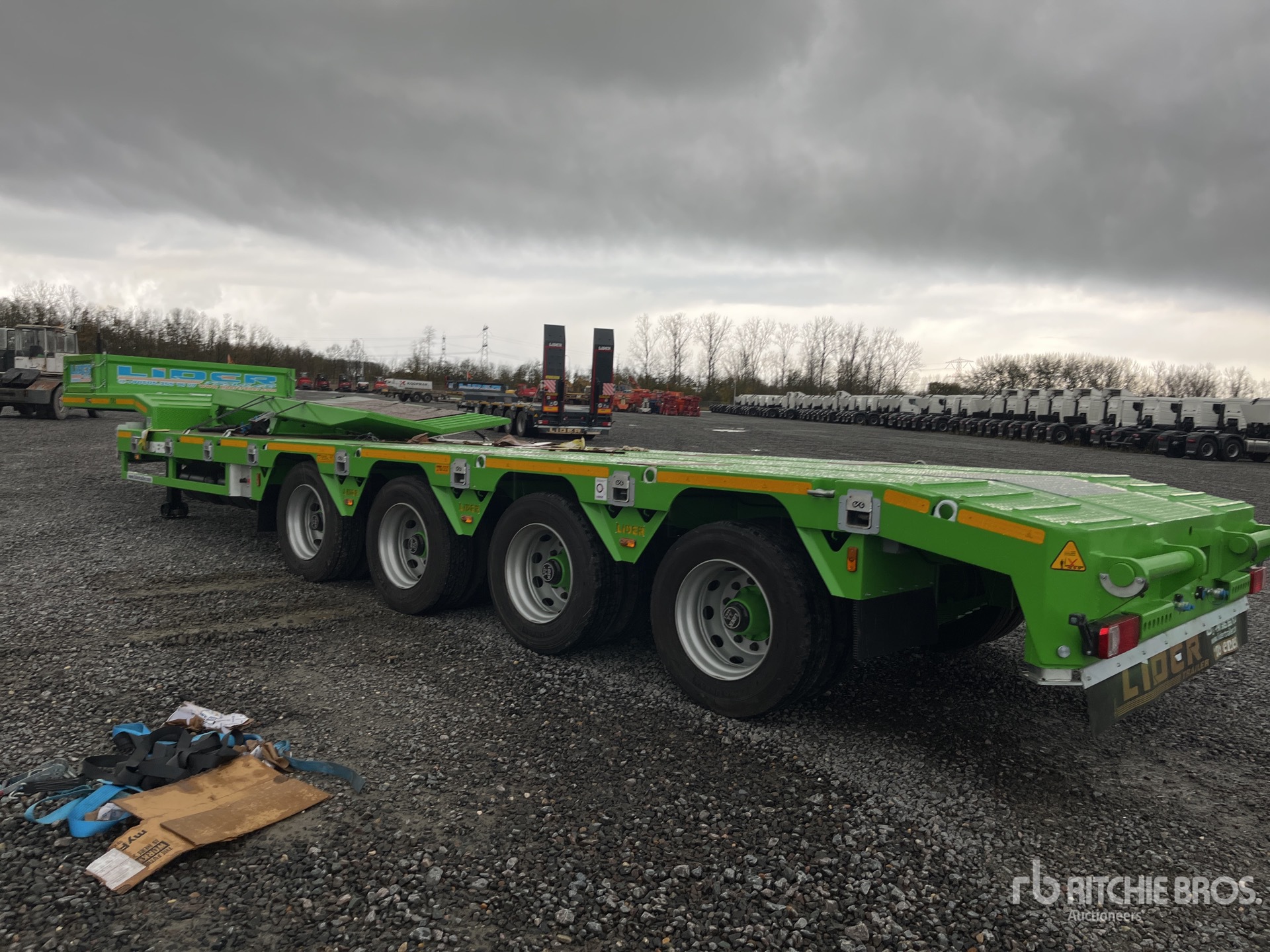 General Appearance with Foto, angolo posteriore sinistro