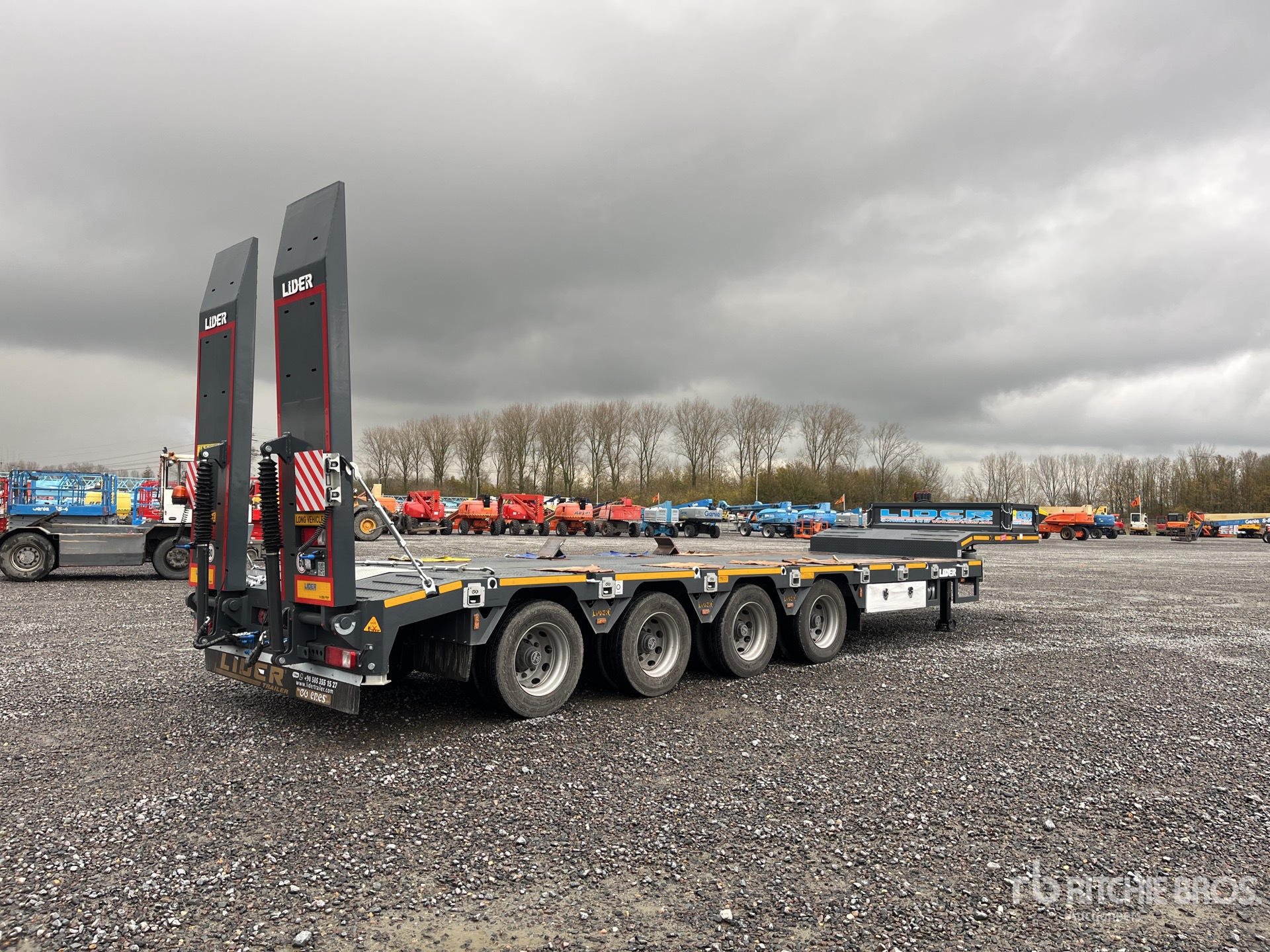 General Appearance with Foto, angolo anteriore sinistro