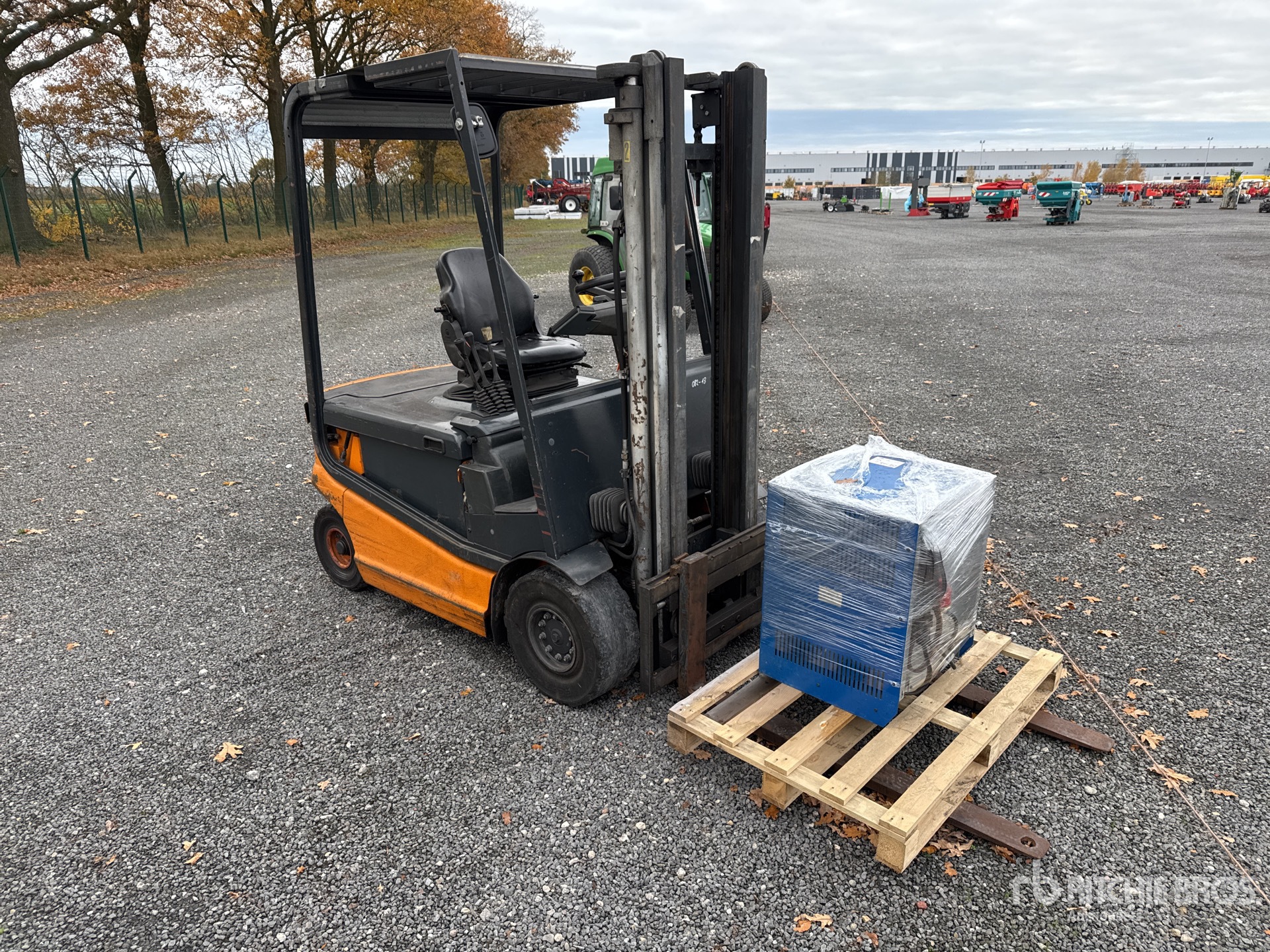 General Appearance with Picture, Right Front Corner