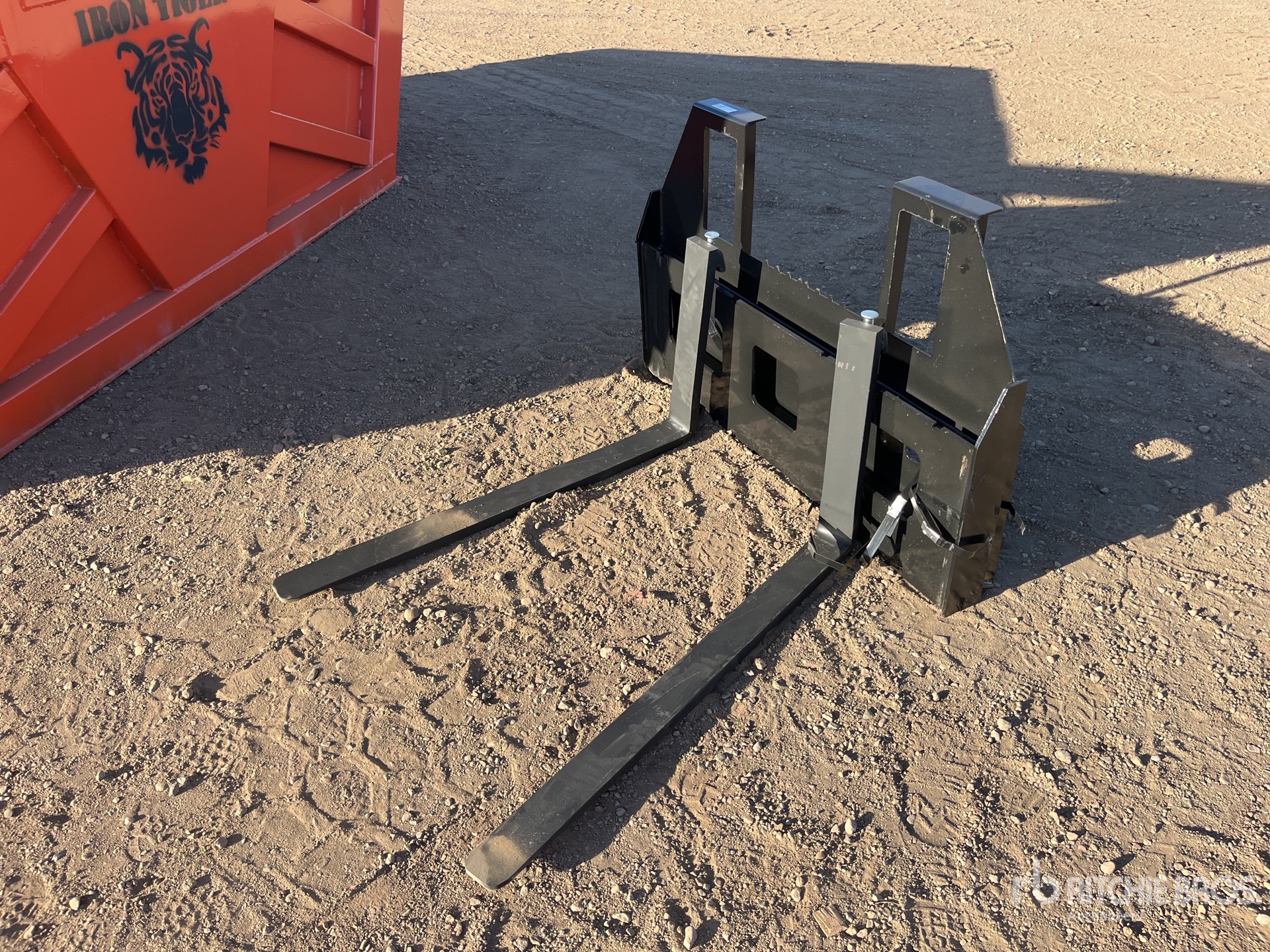 General Appearance with Bild, Ecke vorne links