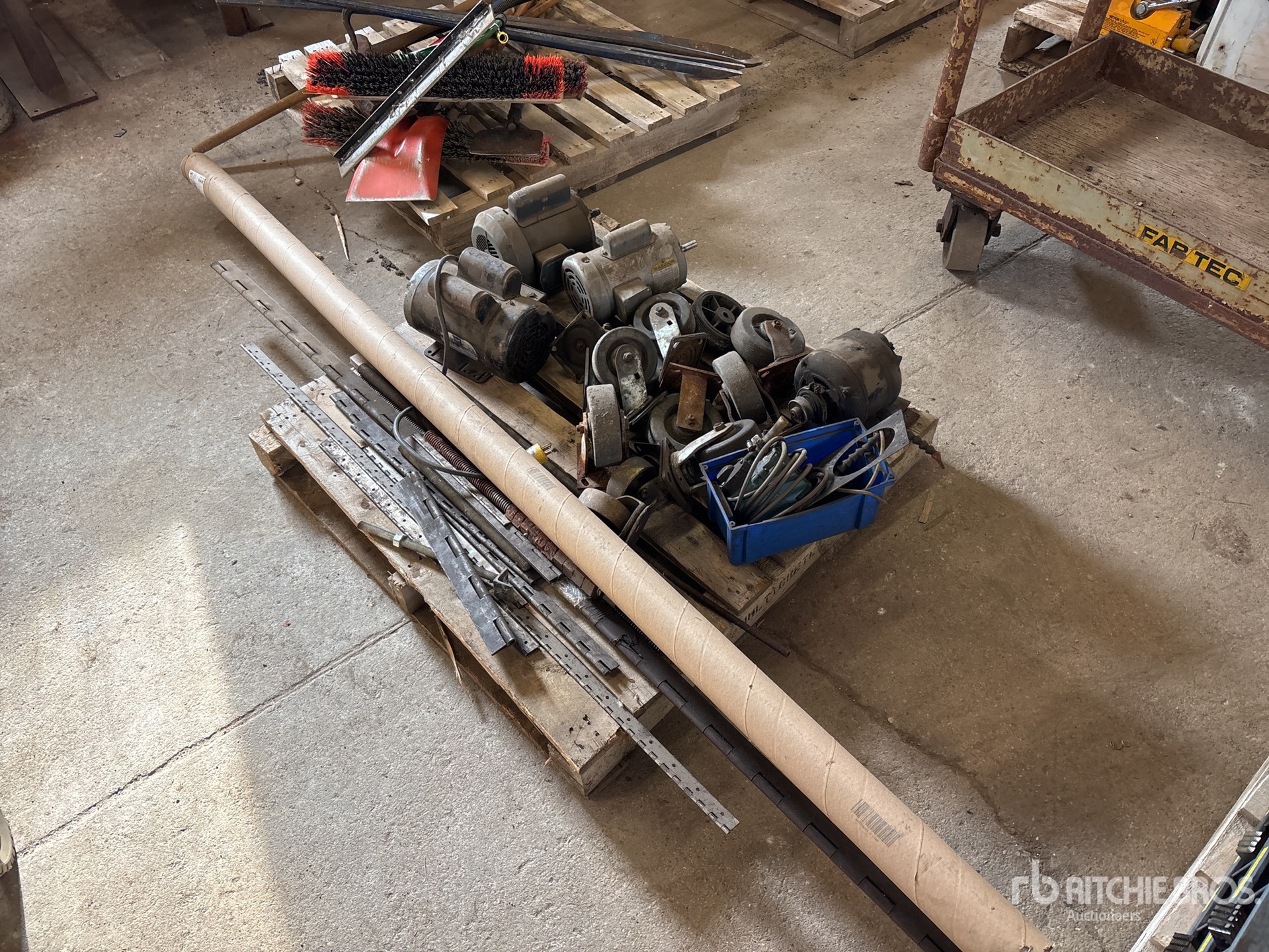 General Appearance with Foto, angolo anteriore sinistro