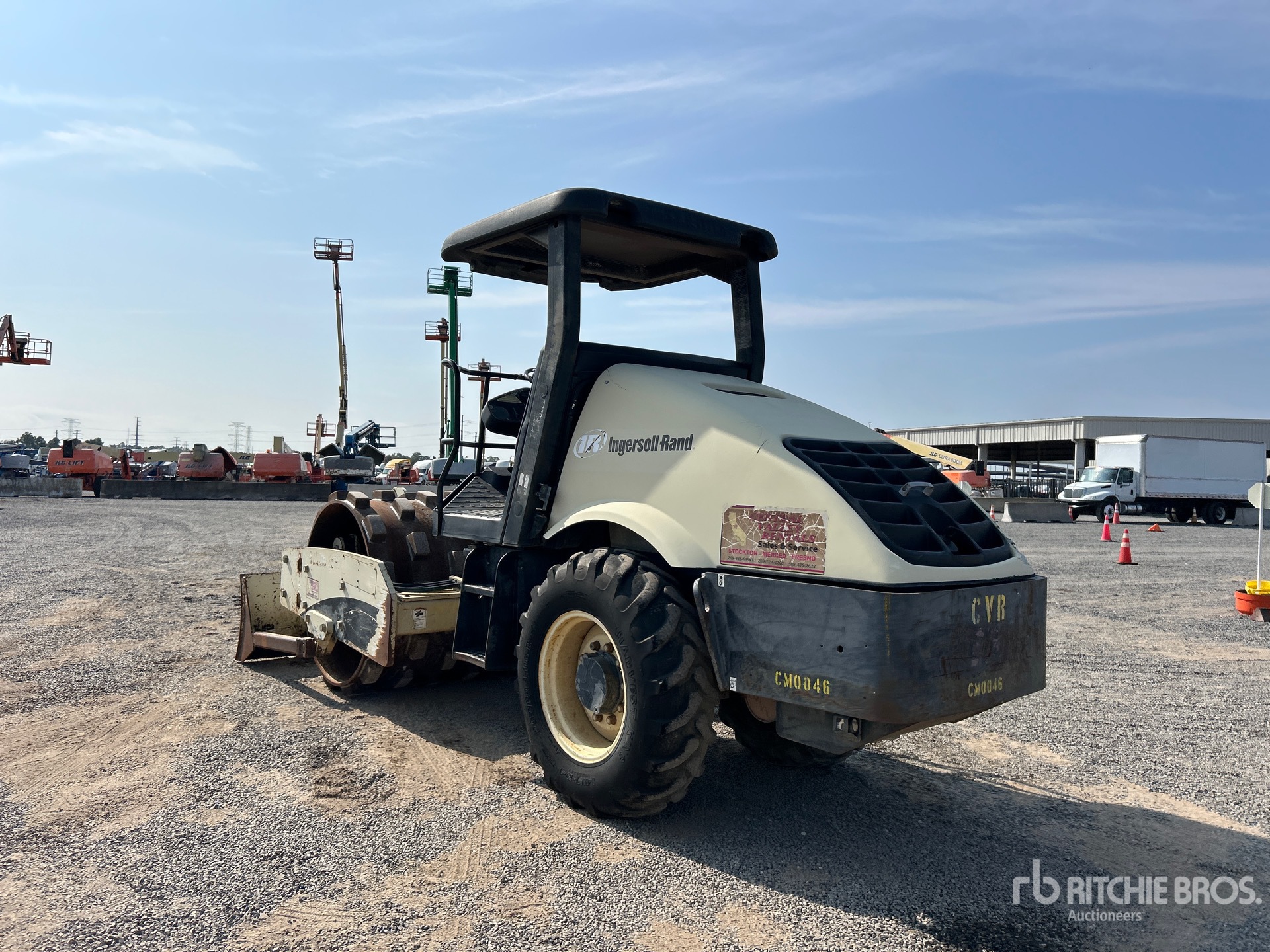 General Appearance with Foto, angolo posteriore sinistro