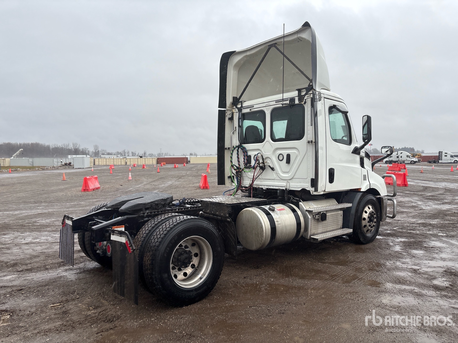 Aspect général with Image, coin arrière droit