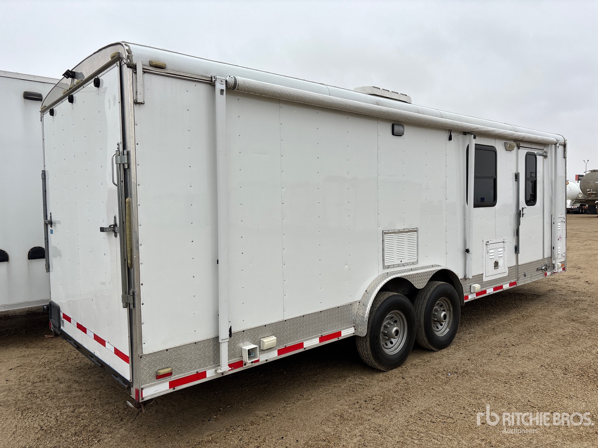 Aspect général with Image, coin arrière droit