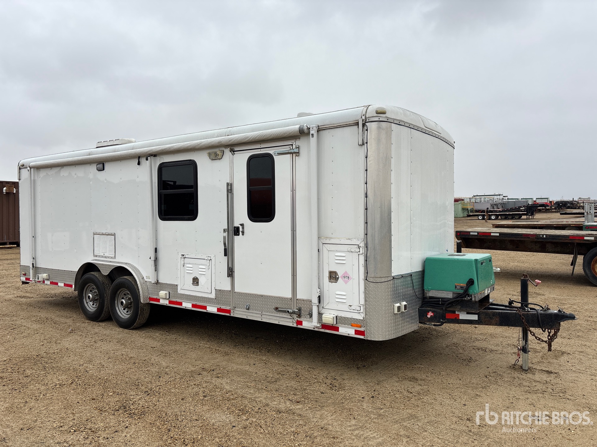 Aspect général with Image, coin avant droit